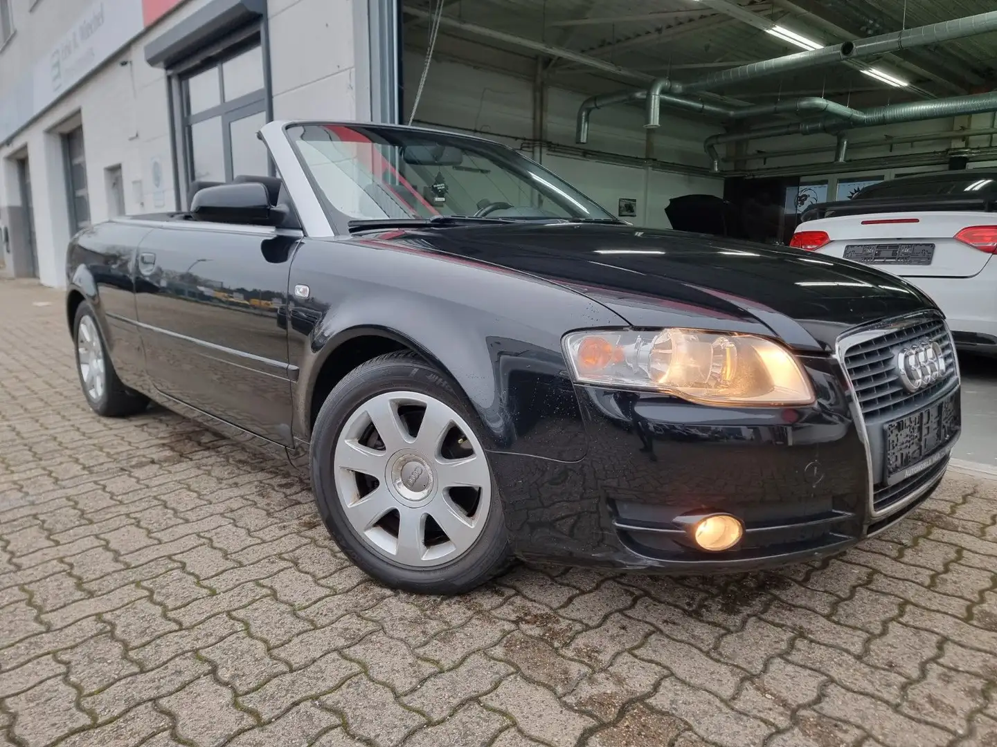 Audi A4 Cabriolet 1.8 T schwarz/schwarz HU 07/2027 Schwarz - 1