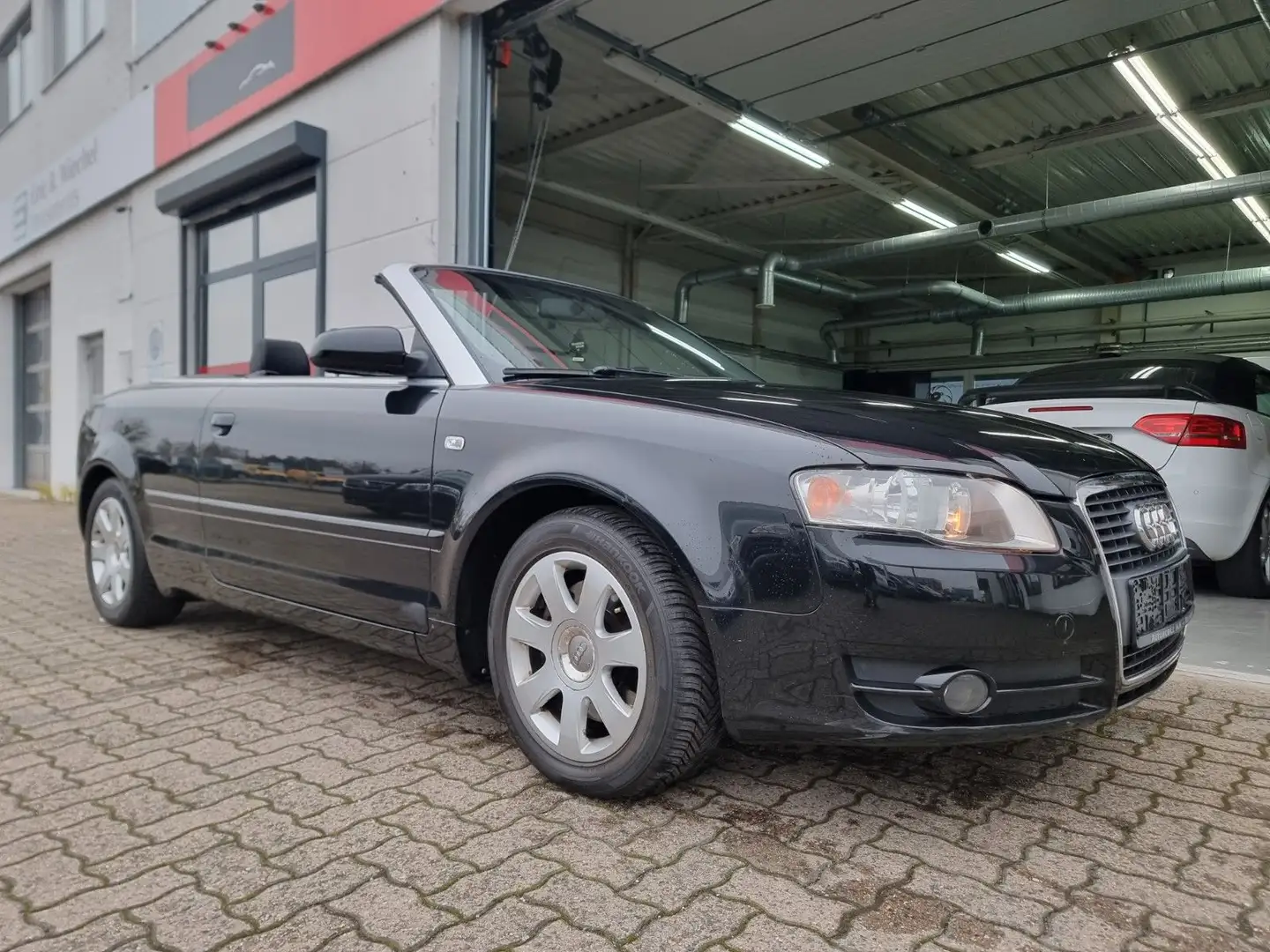 Audi A4 Cabriolet 1.8 T schwarz/schwarz HU 07/2027 Schwarz - 2