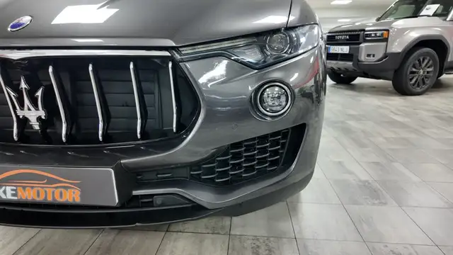 Maserati Levante view 9