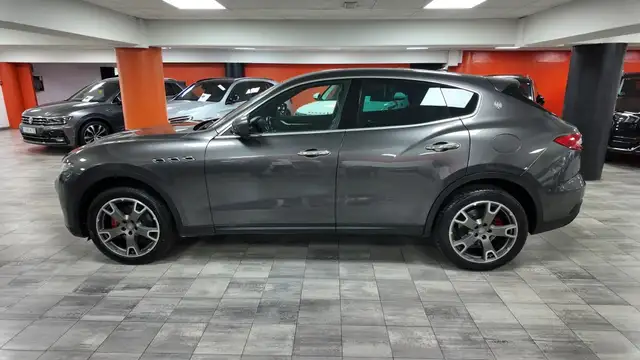 Maserati Levante view 3