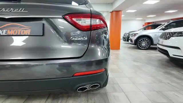 Maserati Levante view 16