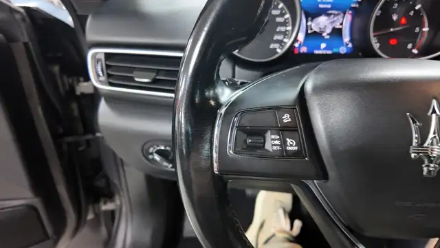 Maserati Levante view 25