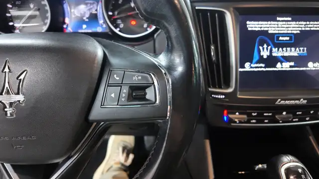 Maserati Levante view 26