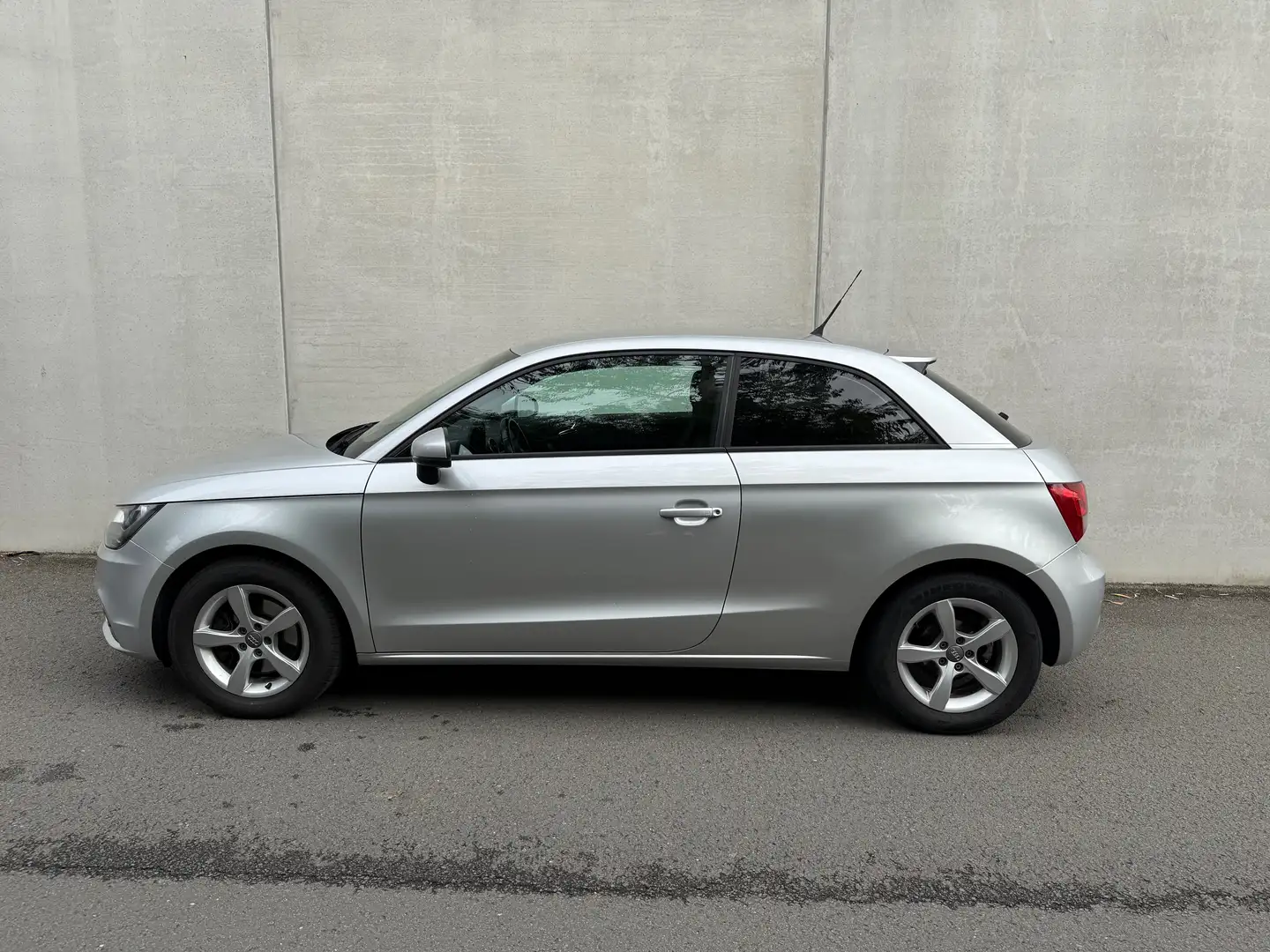 Audi A1 A1 1.4 TFSI Ambition S tronic / Automatique Gris - 2
