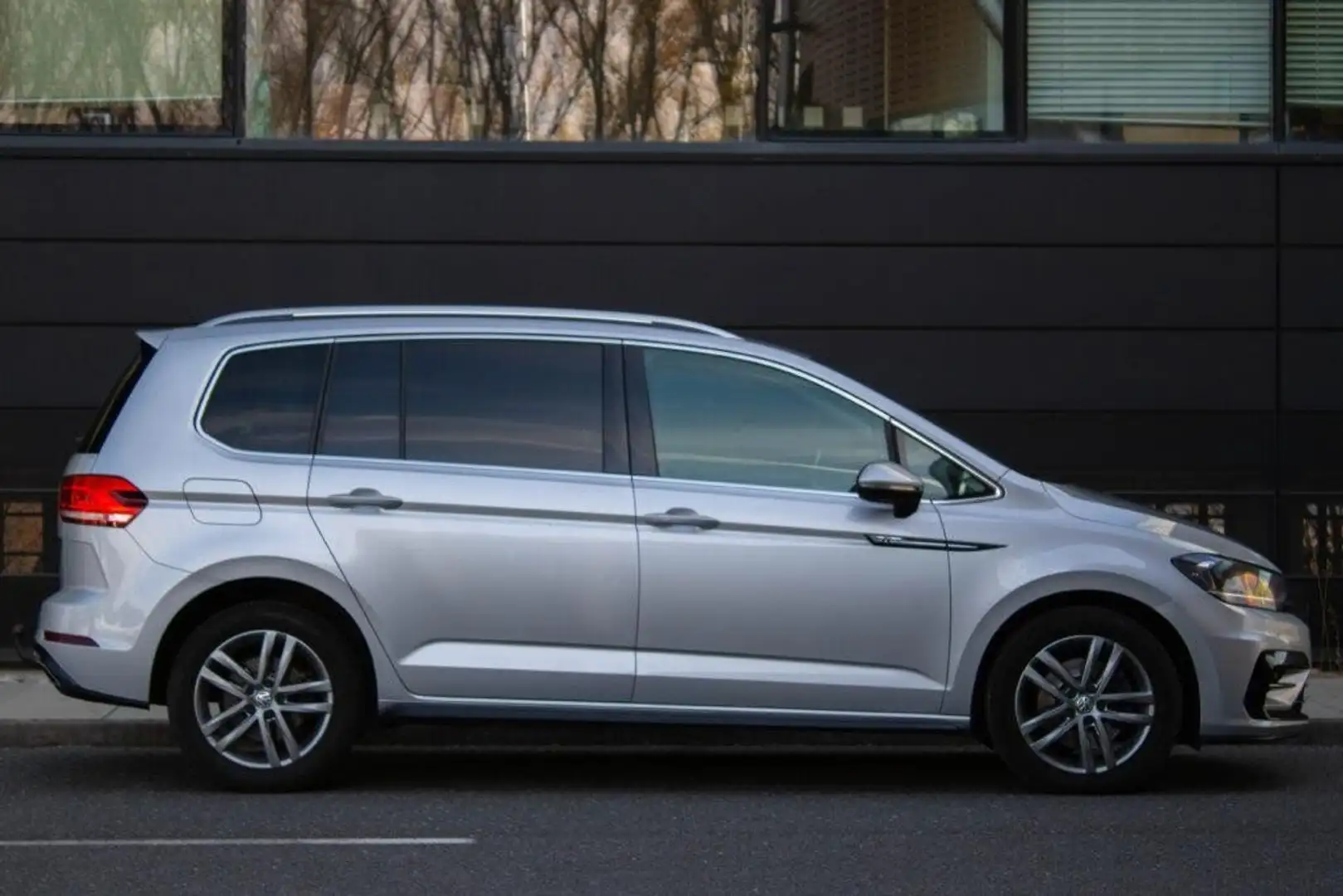 Volkswagen Touran 2.0 TDI SCR (BlueMotion Technology) DSG Highline Silber - 1