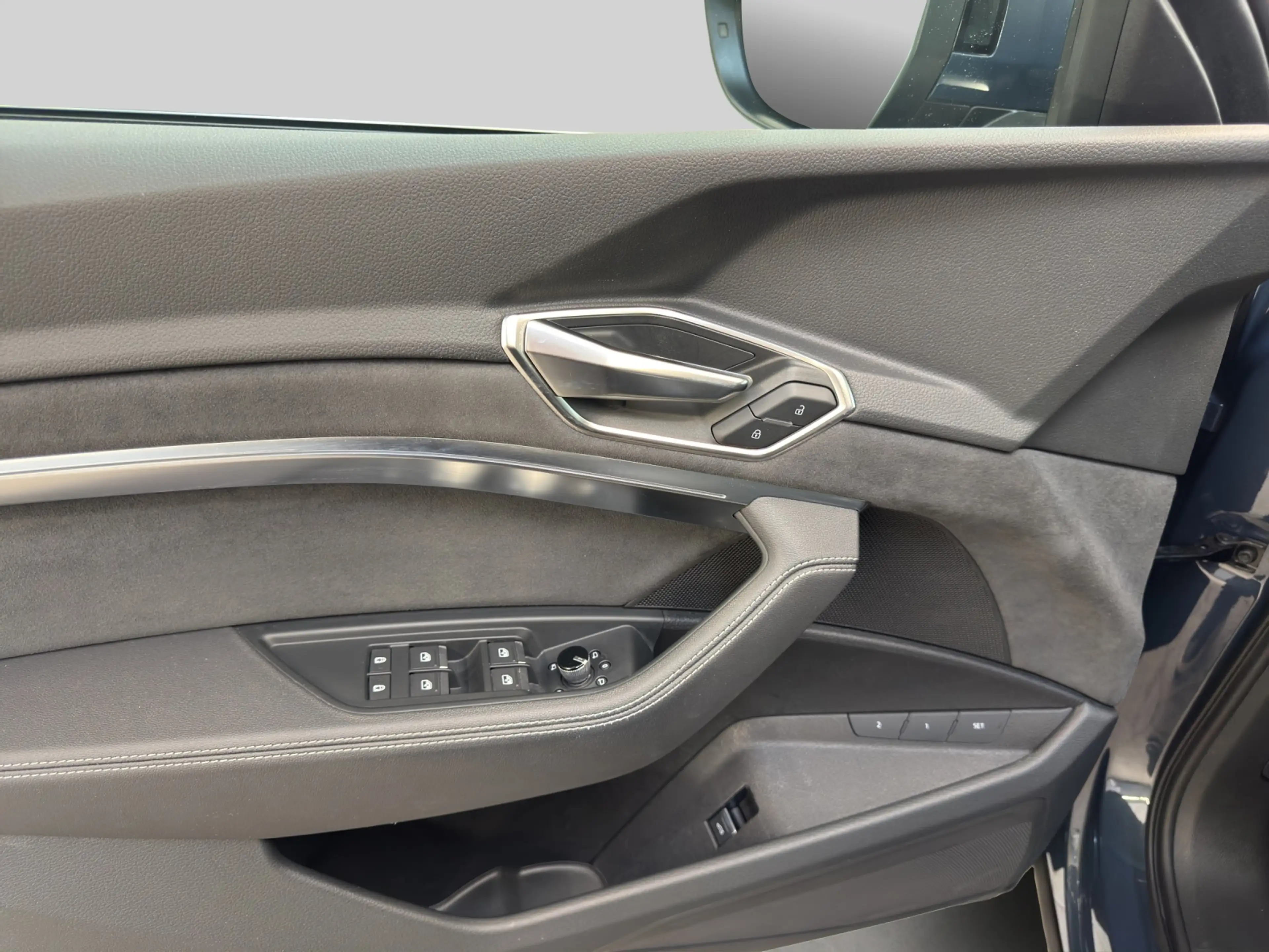 Audi Q8 e-tron 55 quattro S line AHK Kamera Matrix-LED Navi — photo 13