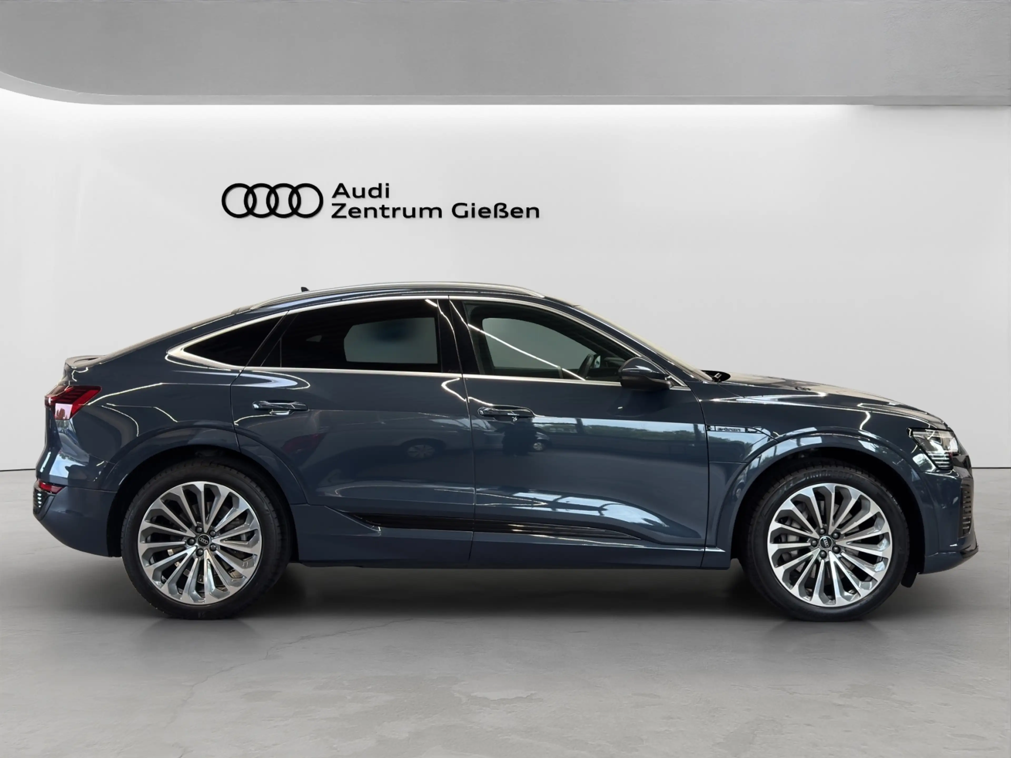 Audi Q8 e-tron 55 quattro S line AHK Kamera Matrix-LED Navi — photo 7