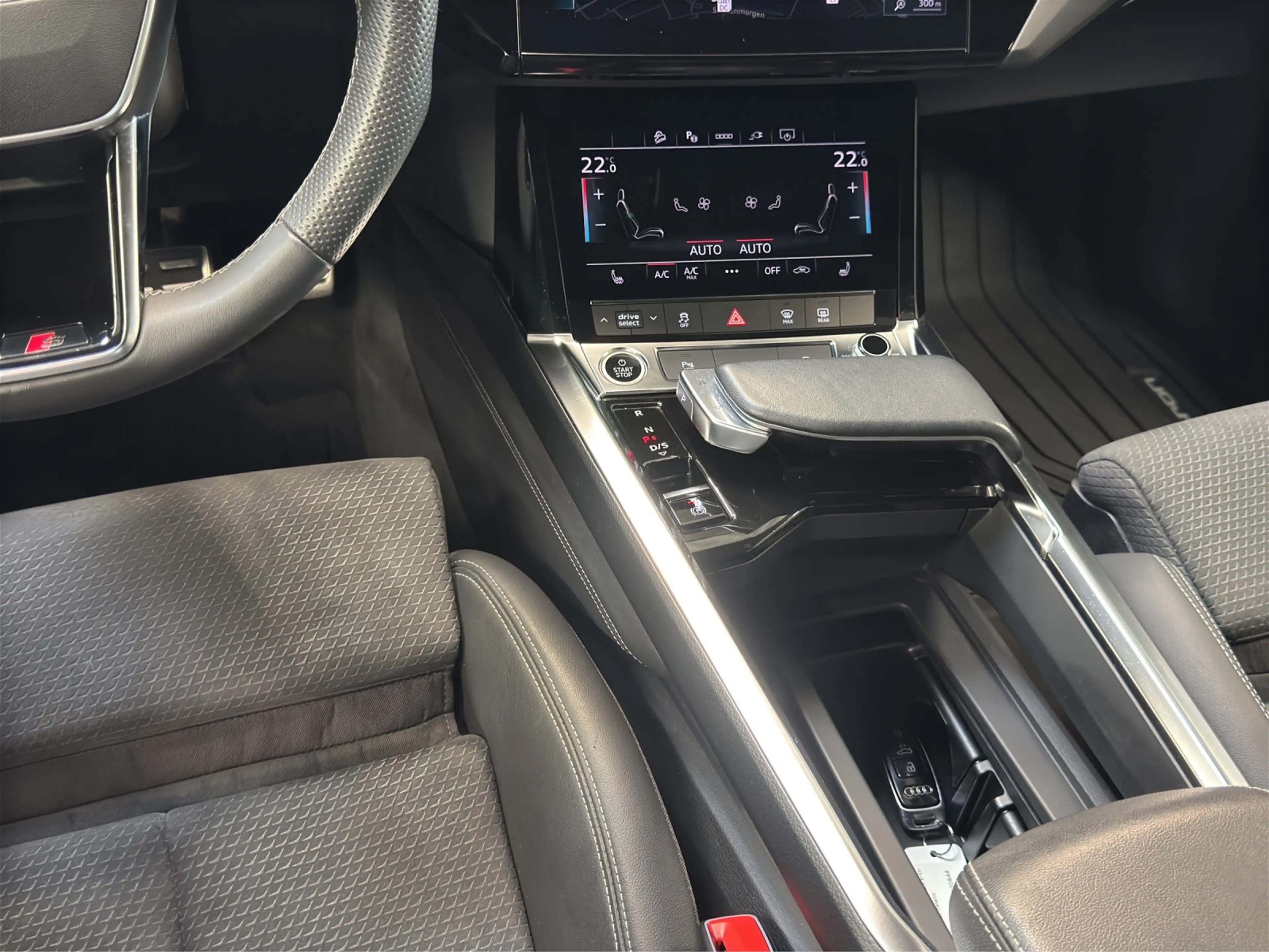 Audi Q8 e-tron 55 quattro S line AHK Kamera Matrix-LED Navi — photo 15