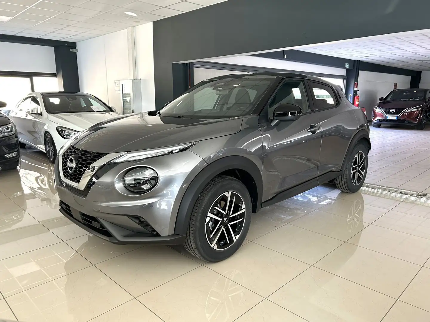 Nissan Juke 1.0 DIG-T 114 CV N-Connecta Lane Assist Pack Nuova Grigio - 1
