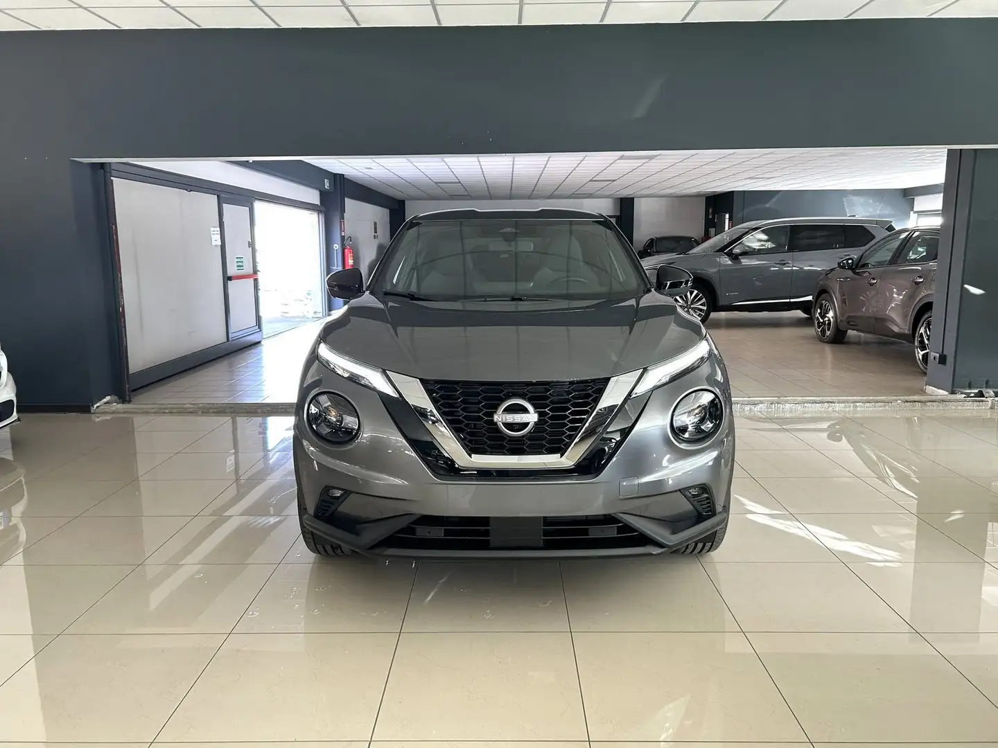 Nissan Juke 1.0 DIG-T 114 CV N-Connecta Lane Assist Pack Nuova Grigio - 2