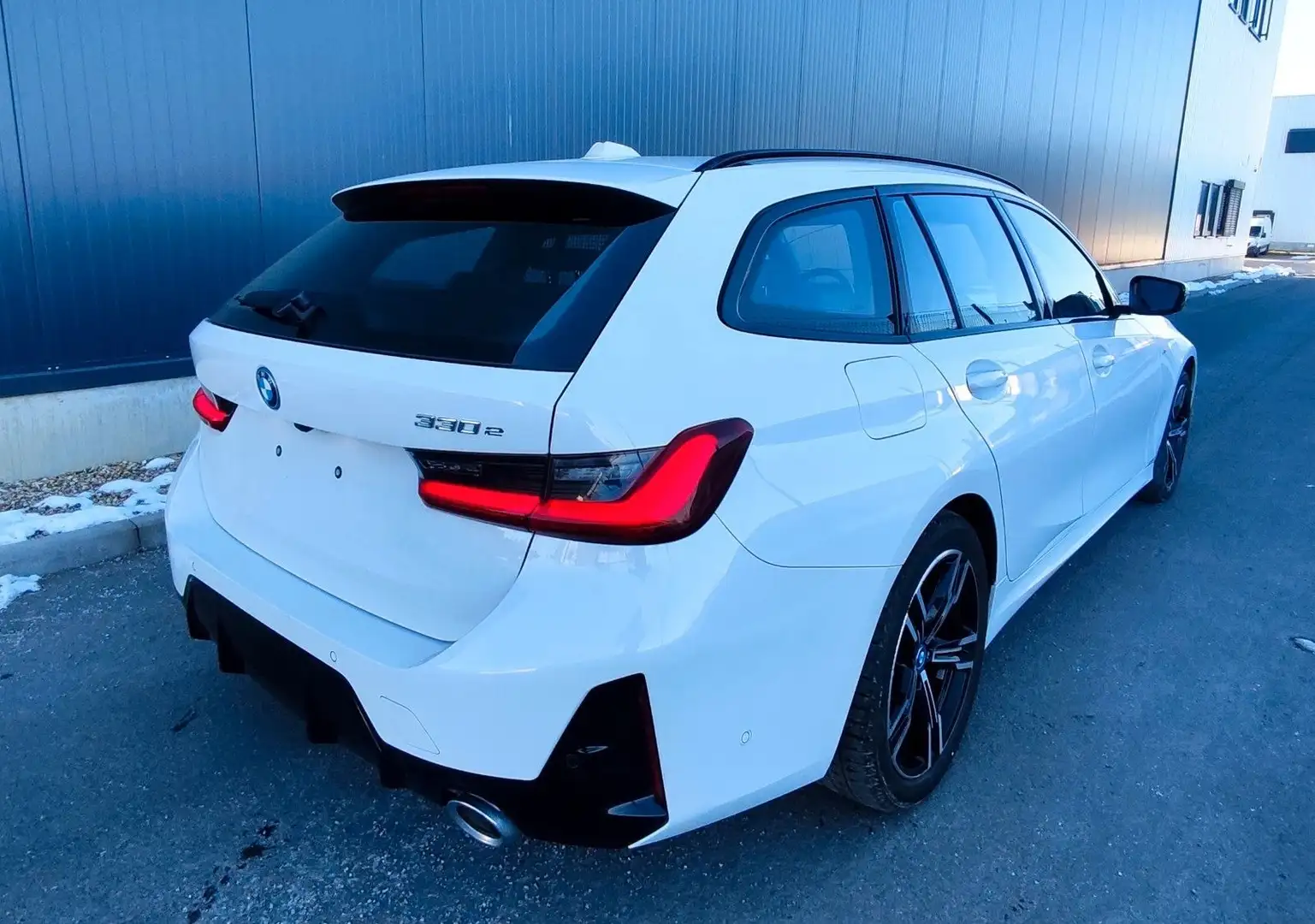 BMW 330 330e Touring MSport auto Bianco - 2