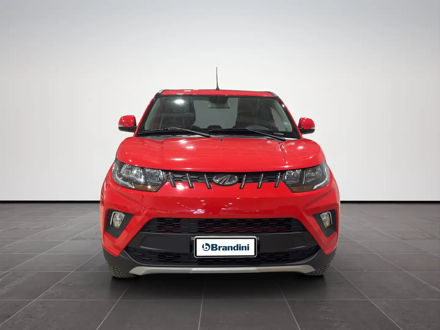 Mahindra KUV100 1.2  K8 Rojo - 2