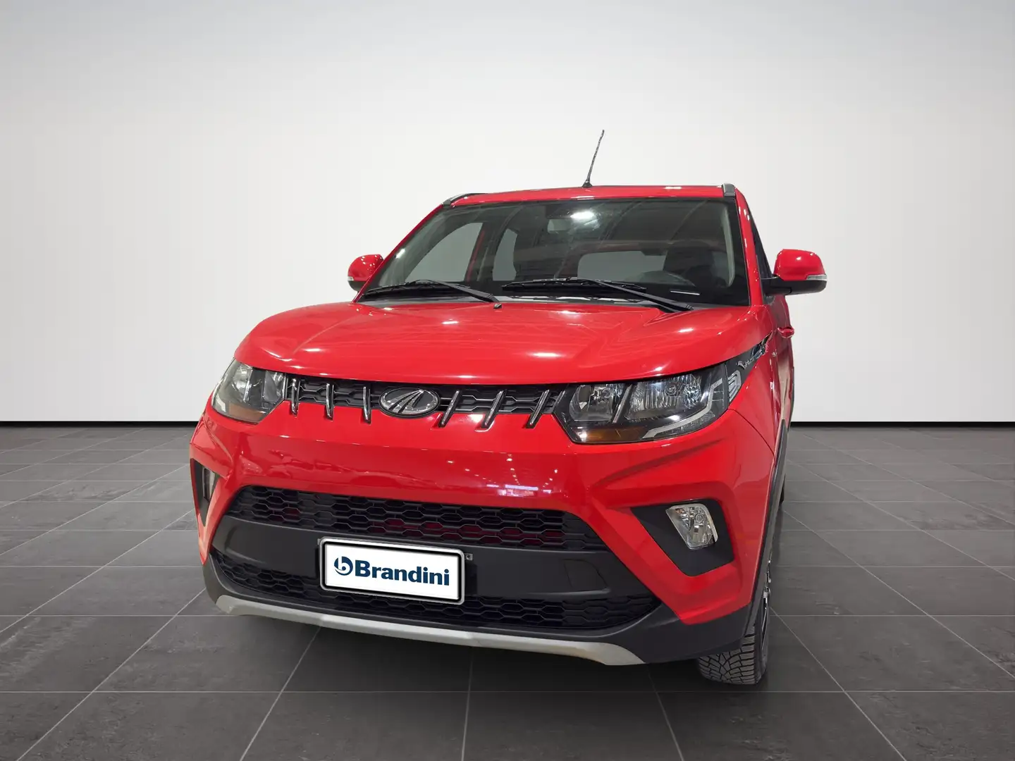 Mahindra KUV100 1.2  K8 Rojo - 1