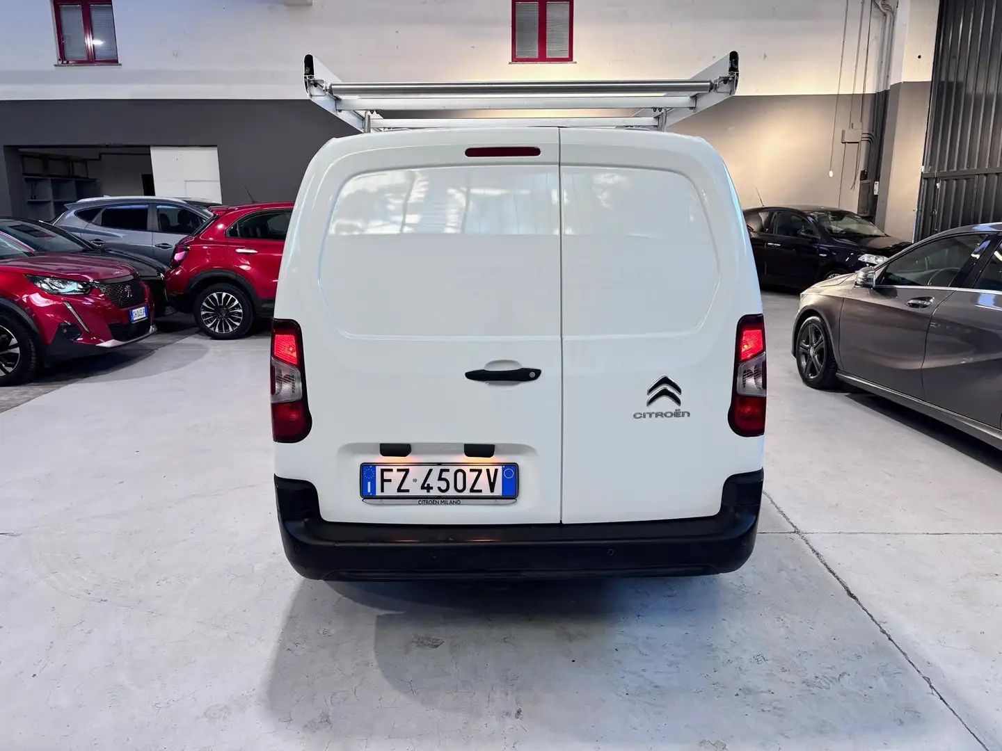 Citroen Berlingo Automatico + 3 Posti + Versione Lunga - 2