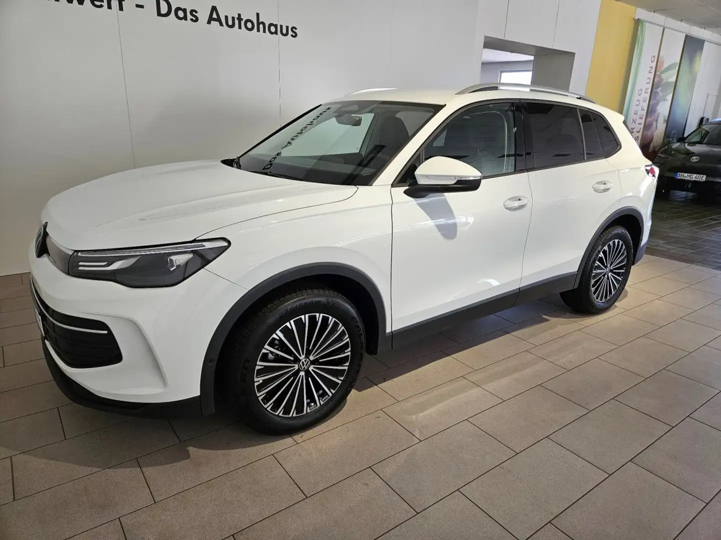 Volkswagen Tiguan 1.5 eTSI Life DSG AHK Navi LED ACC RFK 18" Weiß - 2