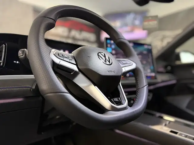 Volkswagen Passat Kombi 2.0 TDI  R-Line 4motion DSG *HEAD-UP*AHK*... Ansicht 17