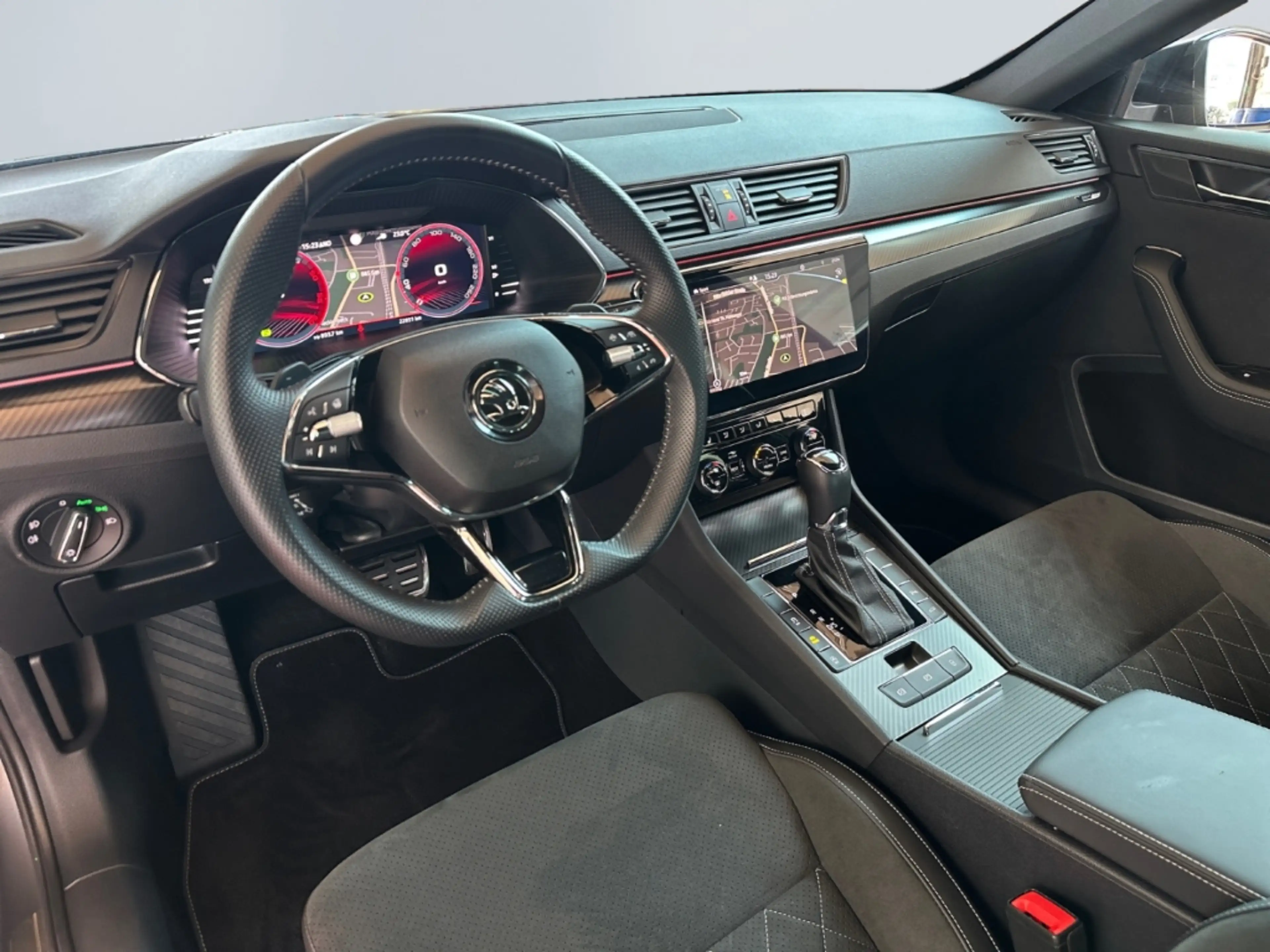 Skoda Superb Combi 2.0 TDI DSG Sportline *Matrix*ACC*AHK* — photo 9
