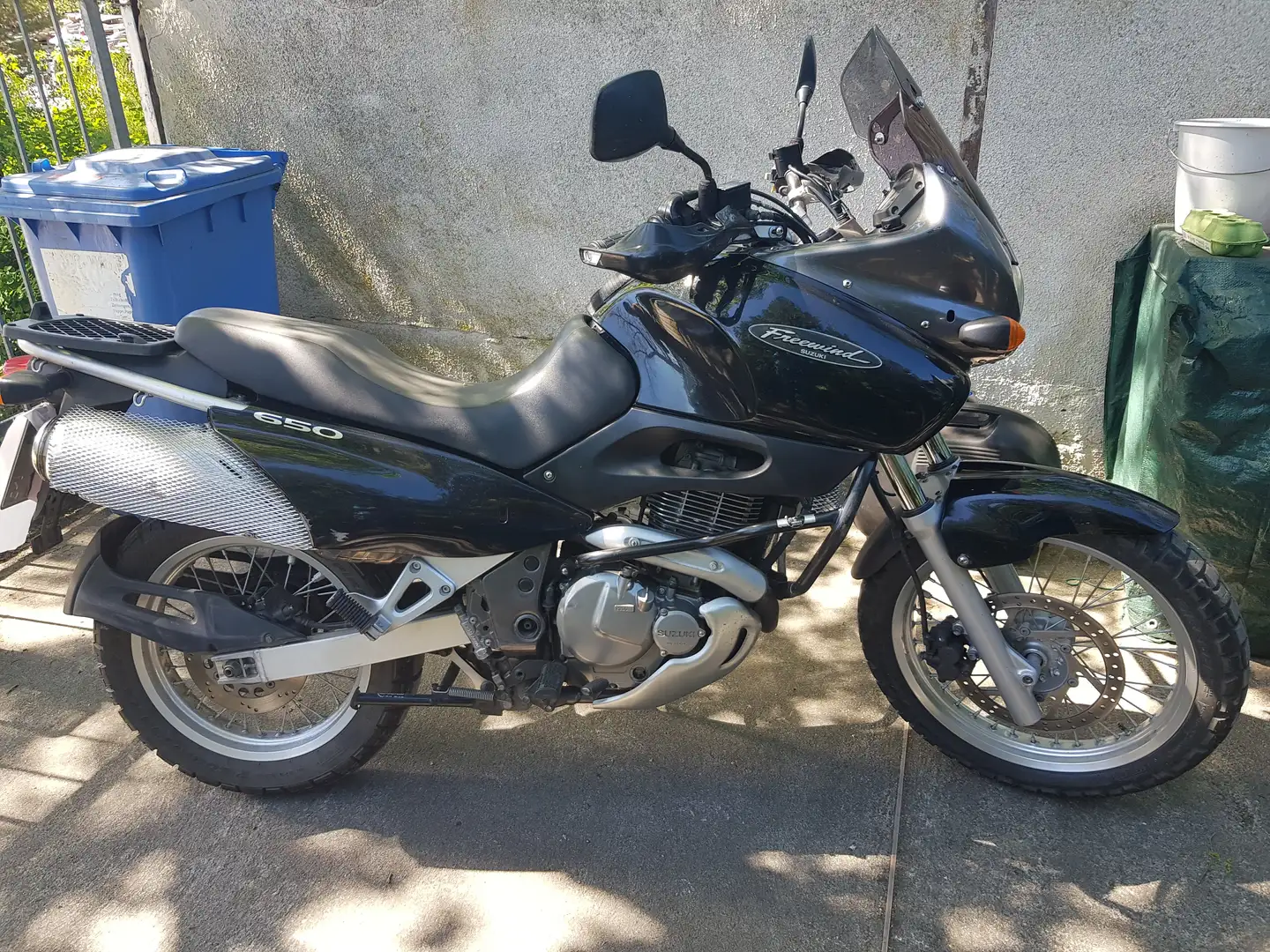 Suzuki XF 650 Gri - 1