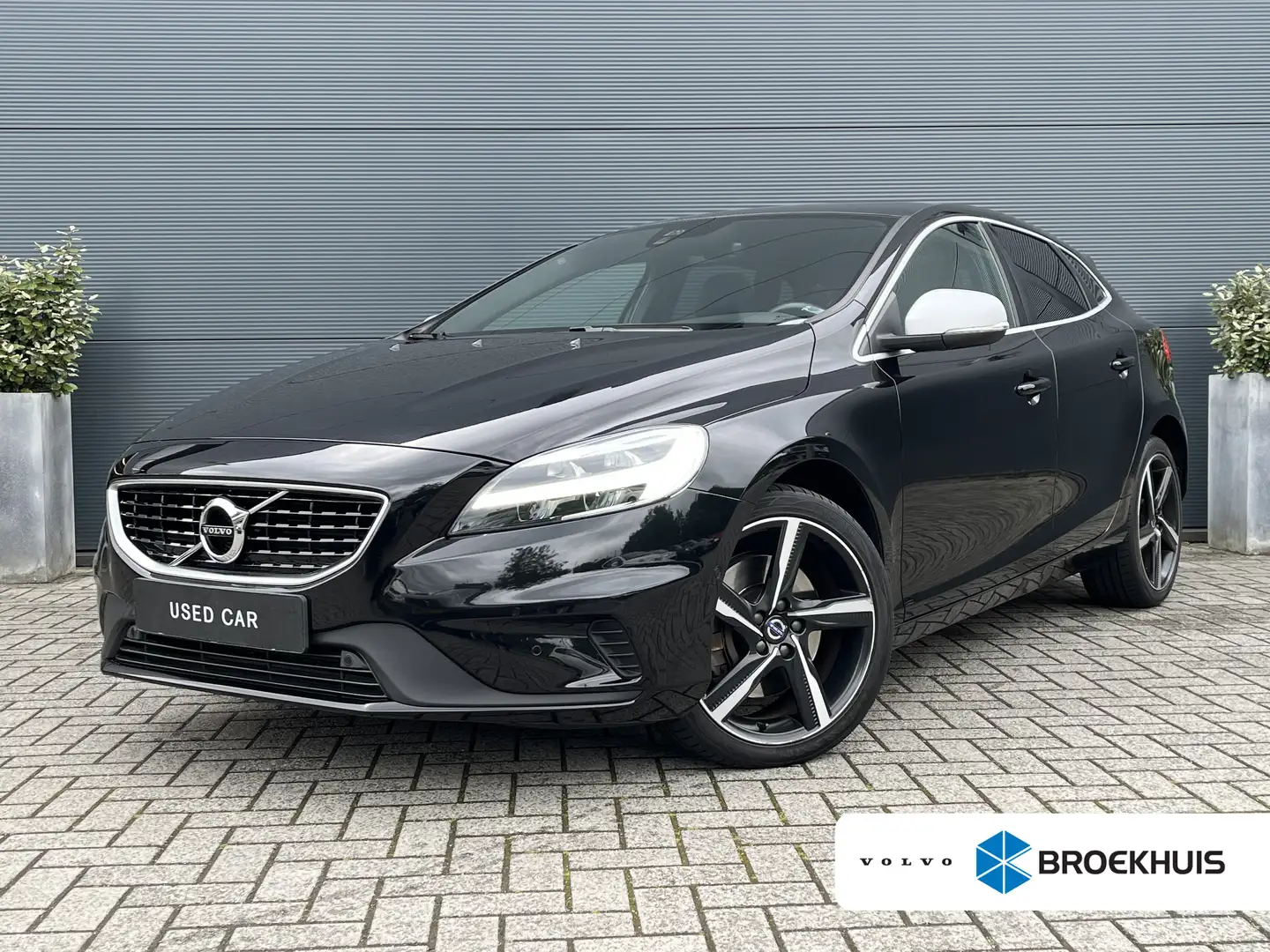 Volvo V40 1.5 T3 R-Design | Panoramadak | Standkachel | Keyl Zwart - 1