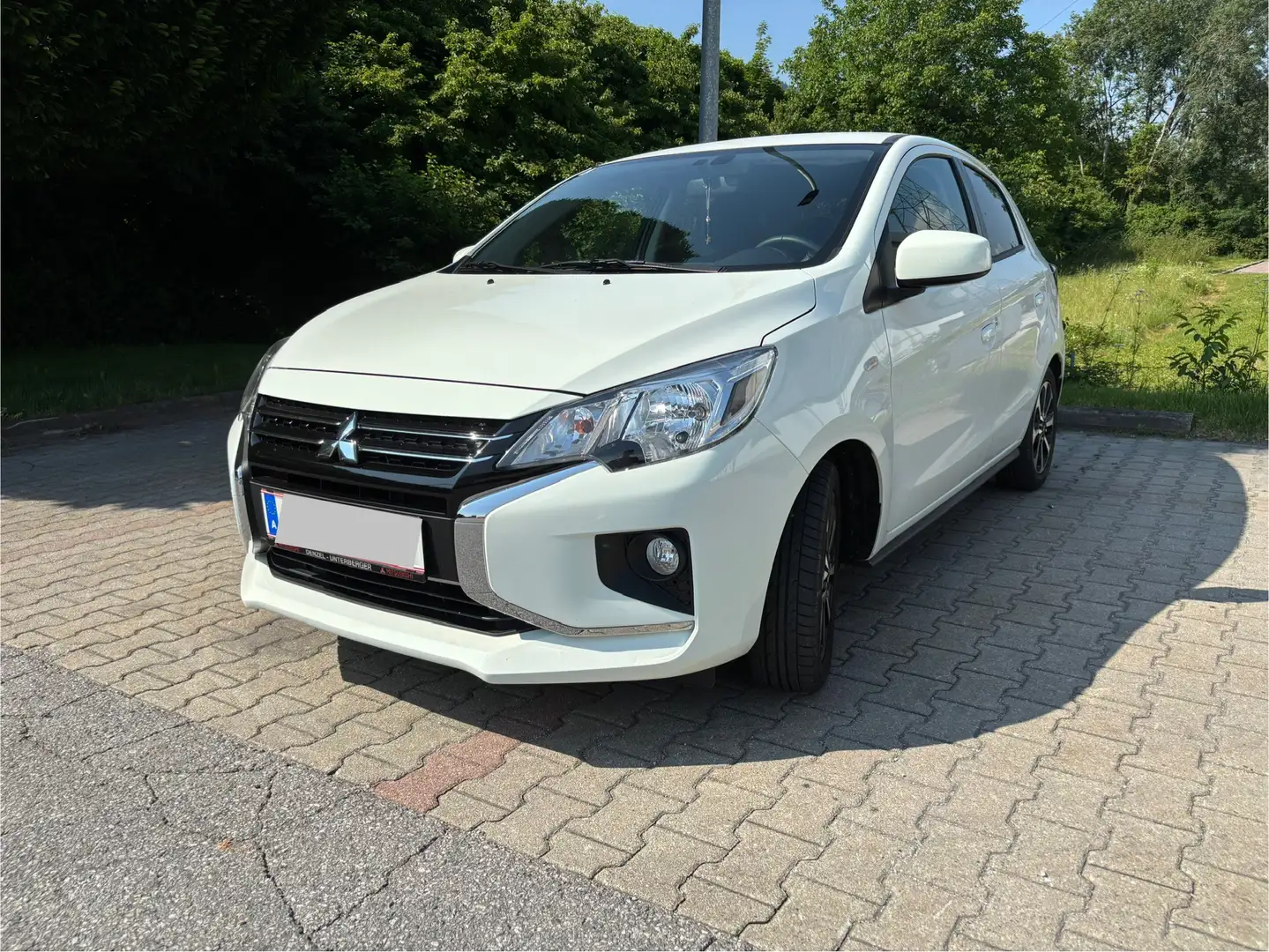 Mitsubishi Space Star 1,2 MIVEC Invite AS&G Aut. CVT Weiß - 1