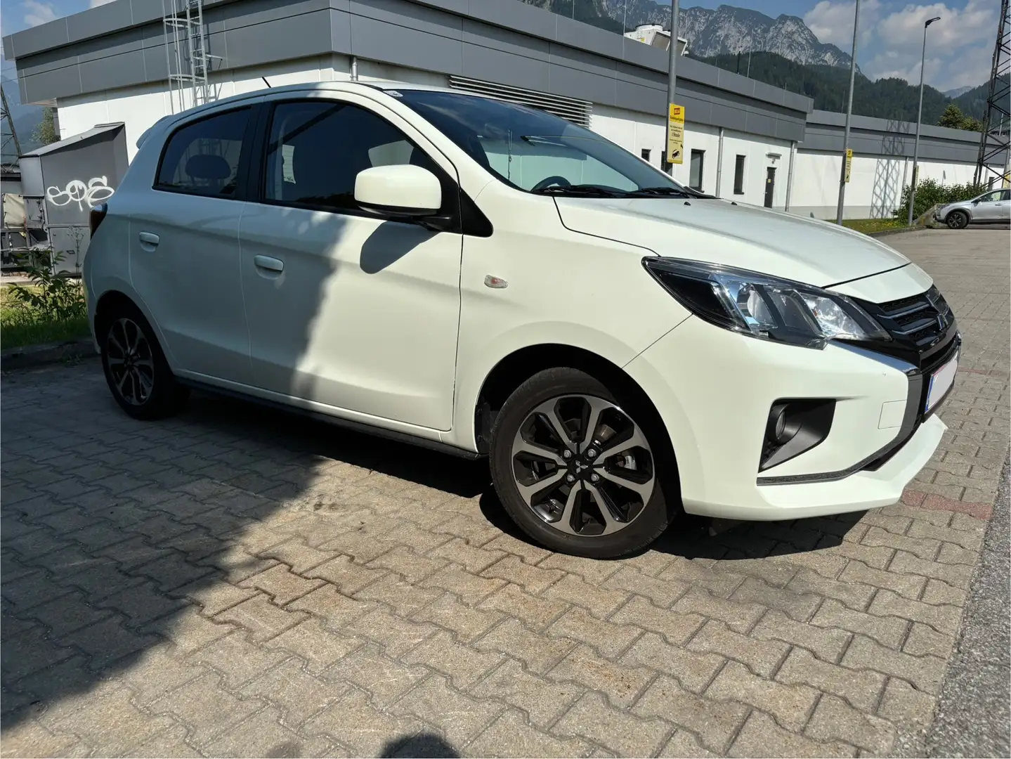 Mitsubishi Space Star 1,2 MIVEC Invite AS&G Aut. CVT Weiß - 2