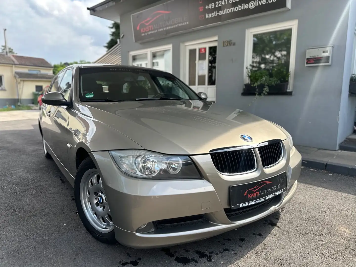 BMW 320 i / AHK / Kette 2023 neu Braun - 1