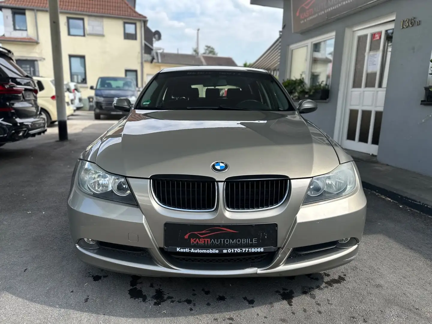 BMW 320 i / AHK / Kette 2023 neu Braun - 2