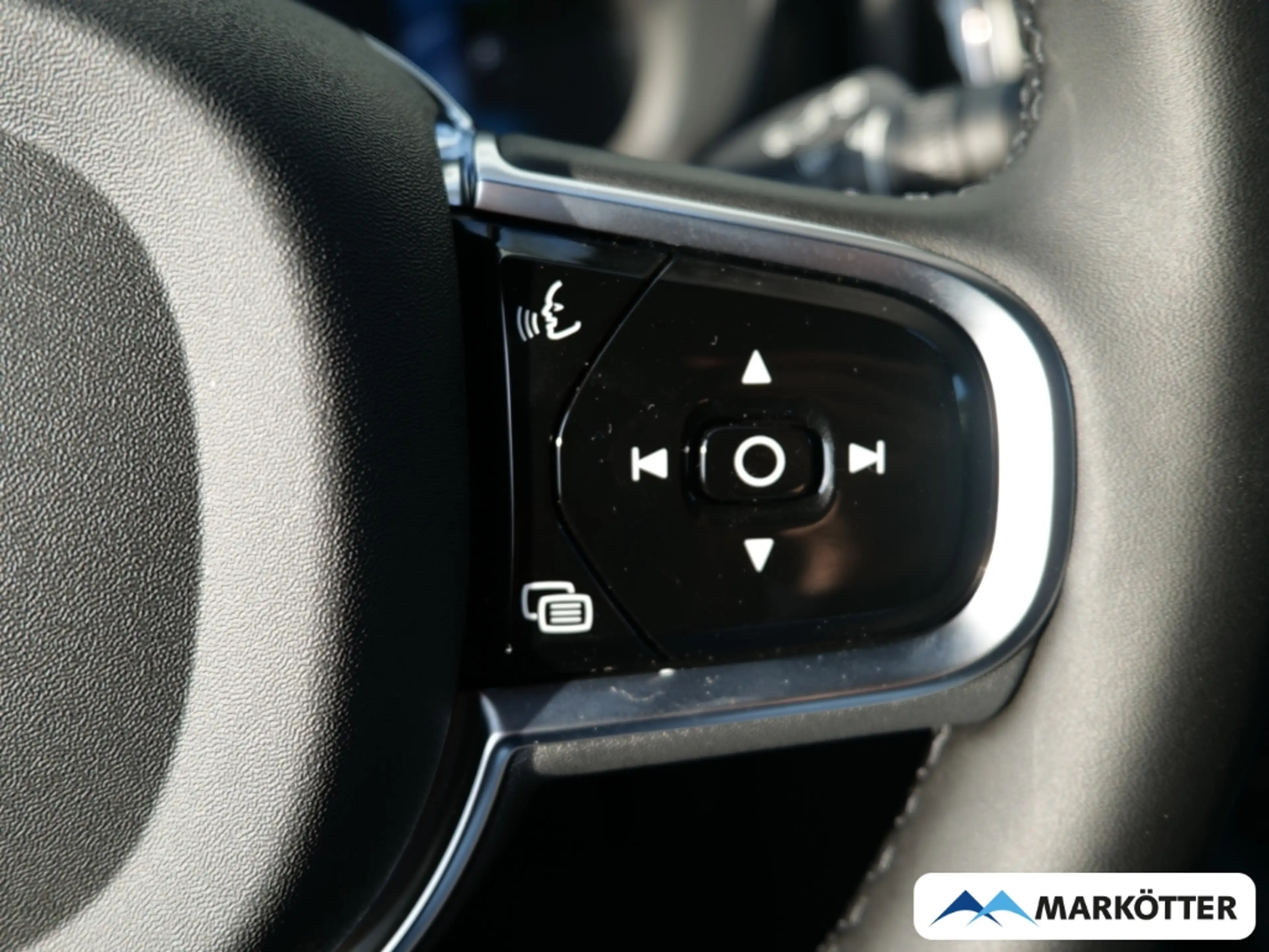 Volvo XC60 T8 AWD Plus Black Edition Plug-In Hybrid — photo 12