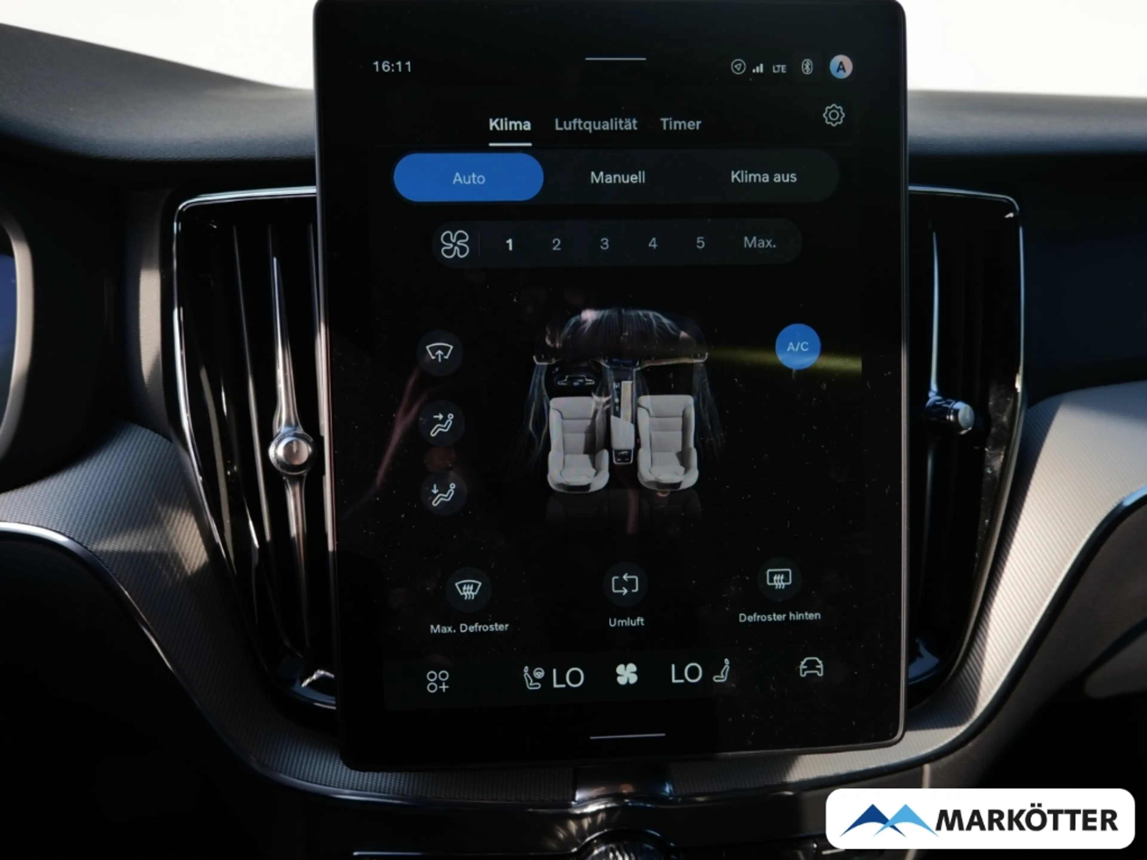Volvo XC60 T8 AWD Plus Black Edition Plug-In Hybrid — photo 14