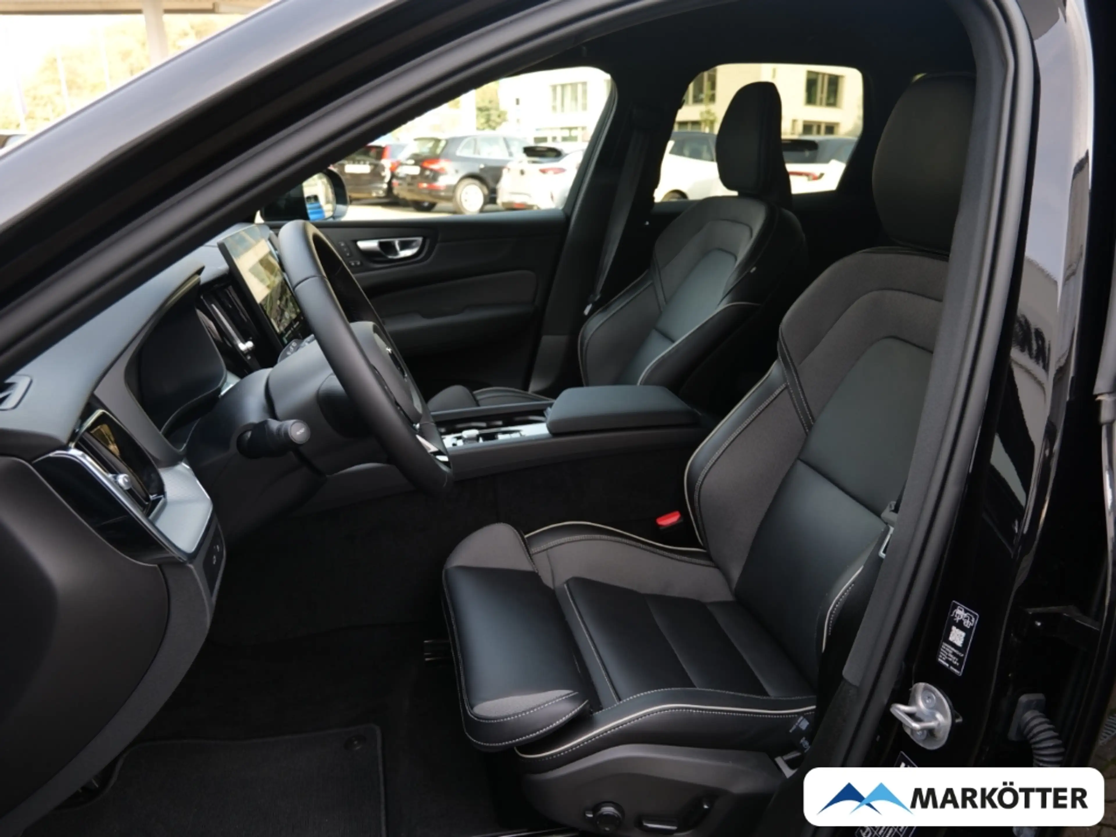 Volvo XC60 T8 AWD Plus Black Edition Plug-In Hybrid — photo 7