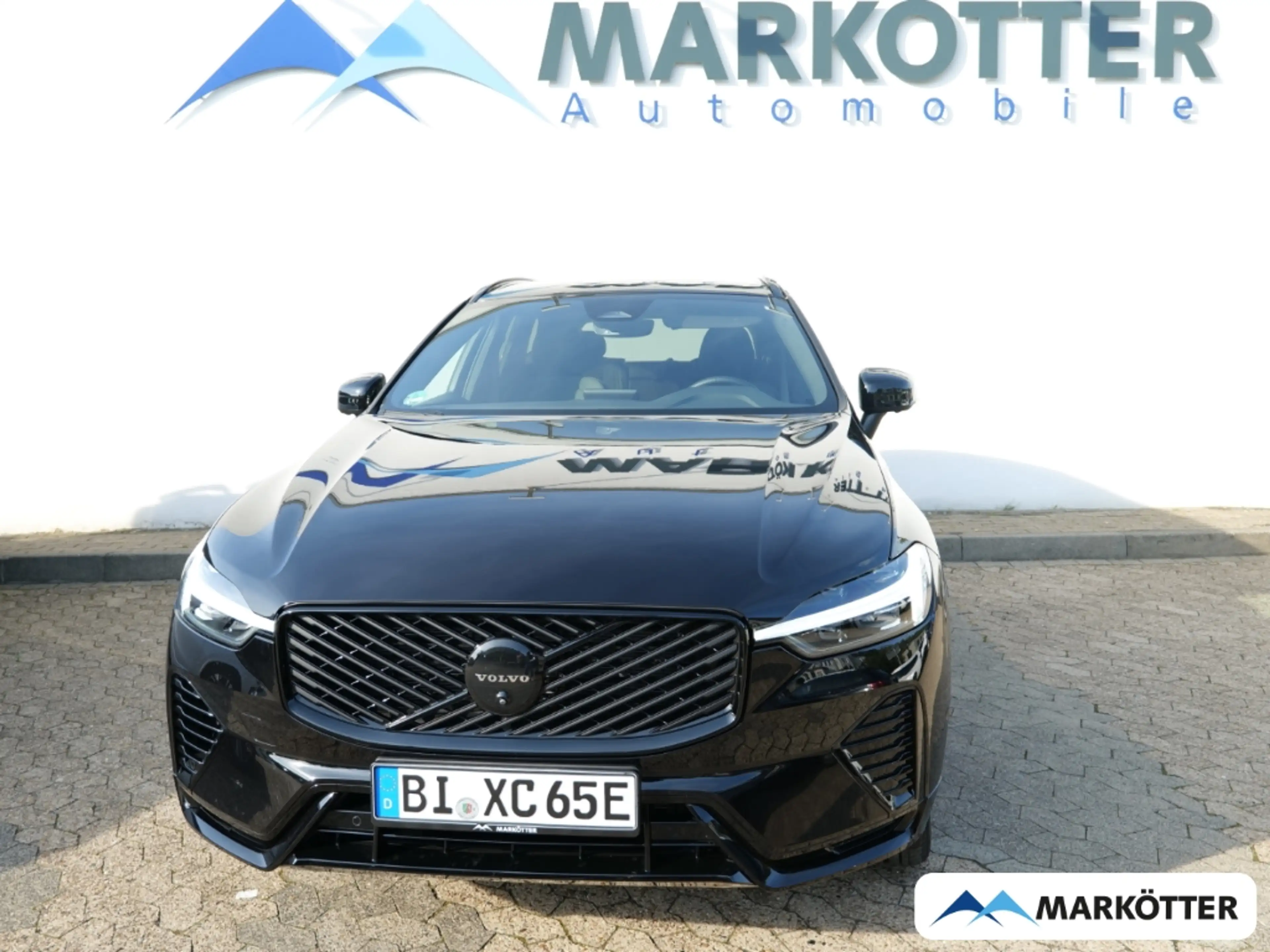 Volvo XC60 T8 AWD Plus Black Edition Plug-In Hybrid — photo 2