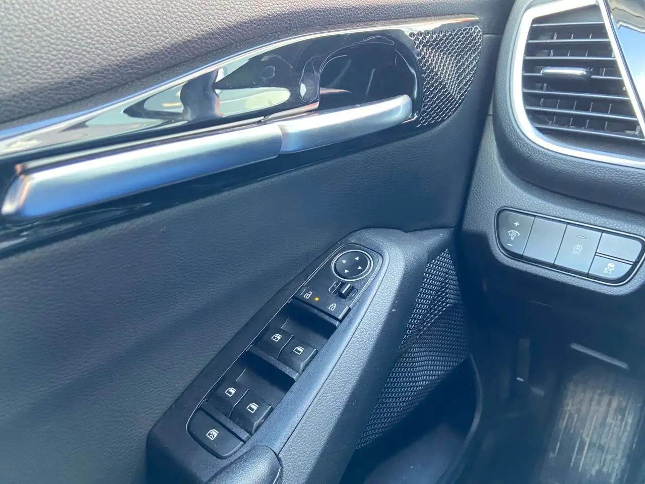 Kia Seltos снимка Kia Seltos