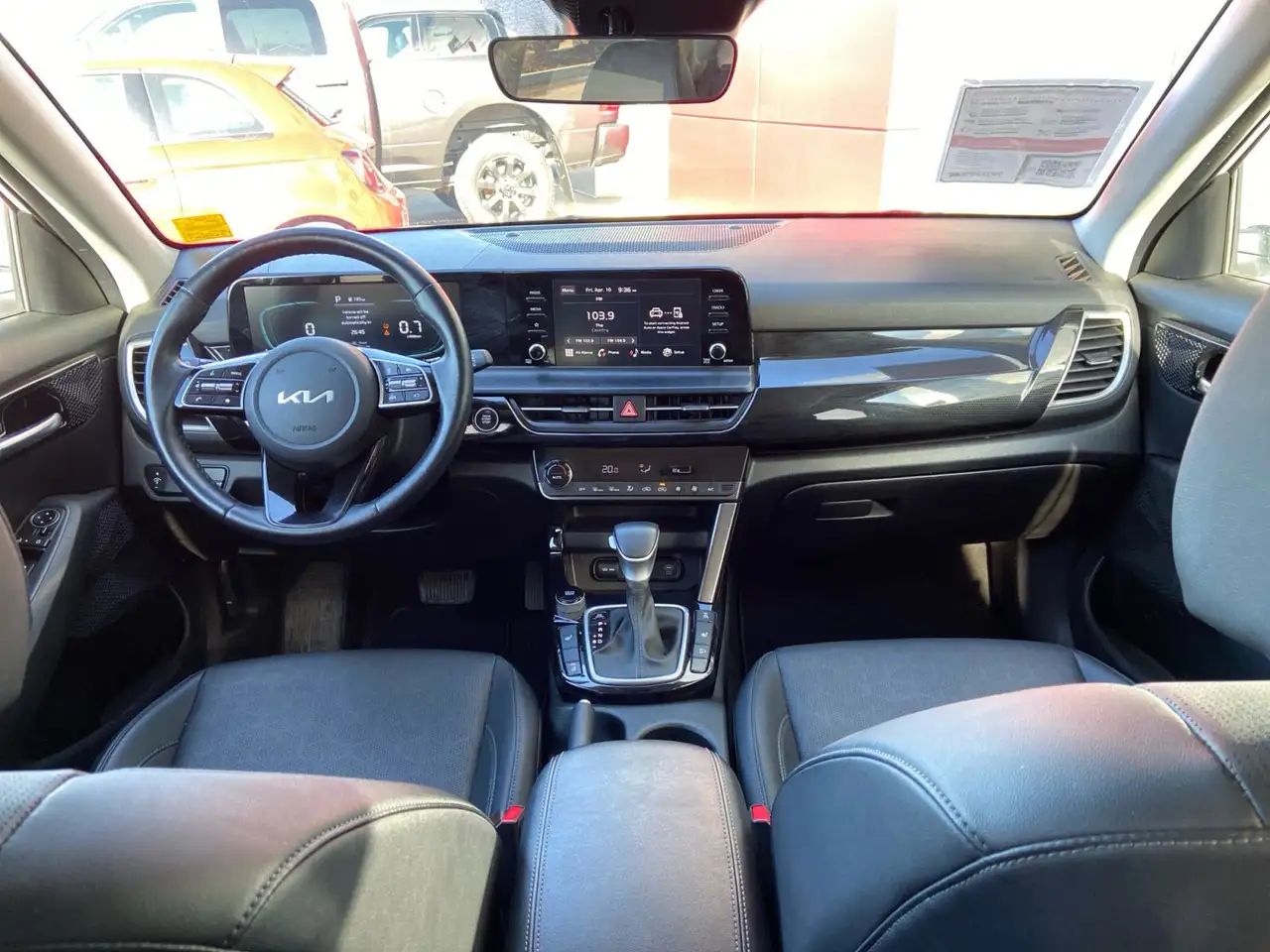 Kia Seltos снимка Kia Seltos