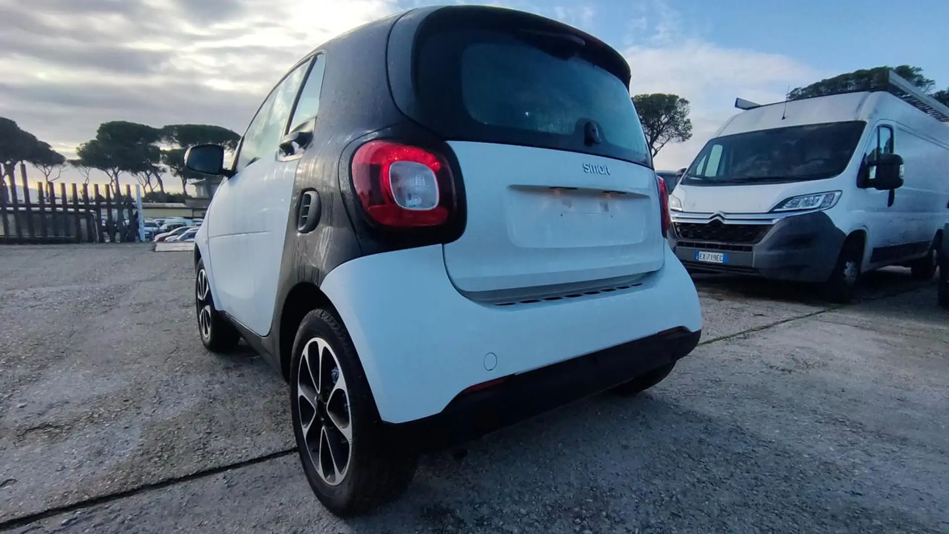 smart forTwo 1.0cc 71cv Bluetooth CruiseControl Clima Auto Bianco - 1