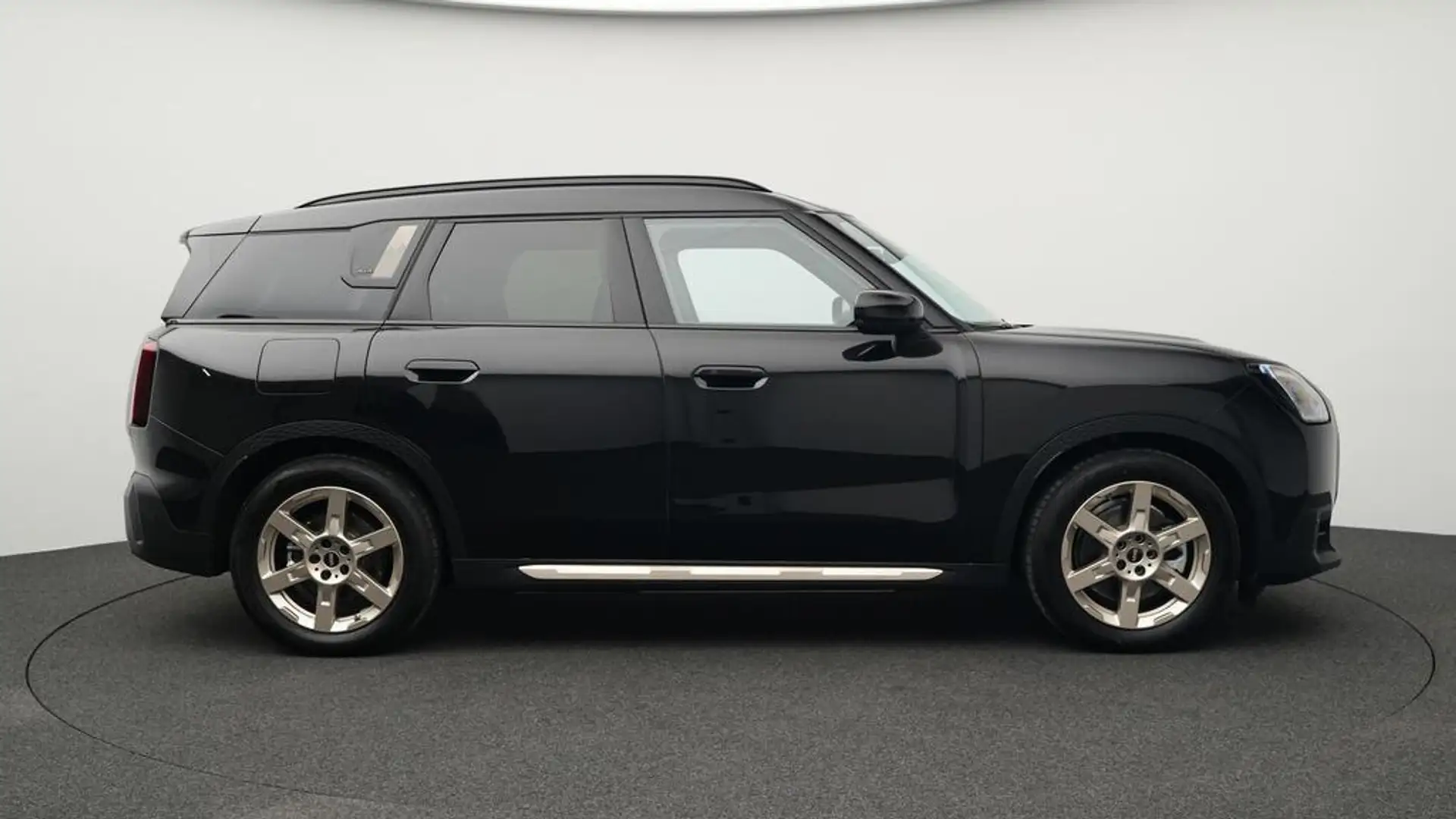 MINI Countryman SE All4 Favoured Trim Schwarz - 2
