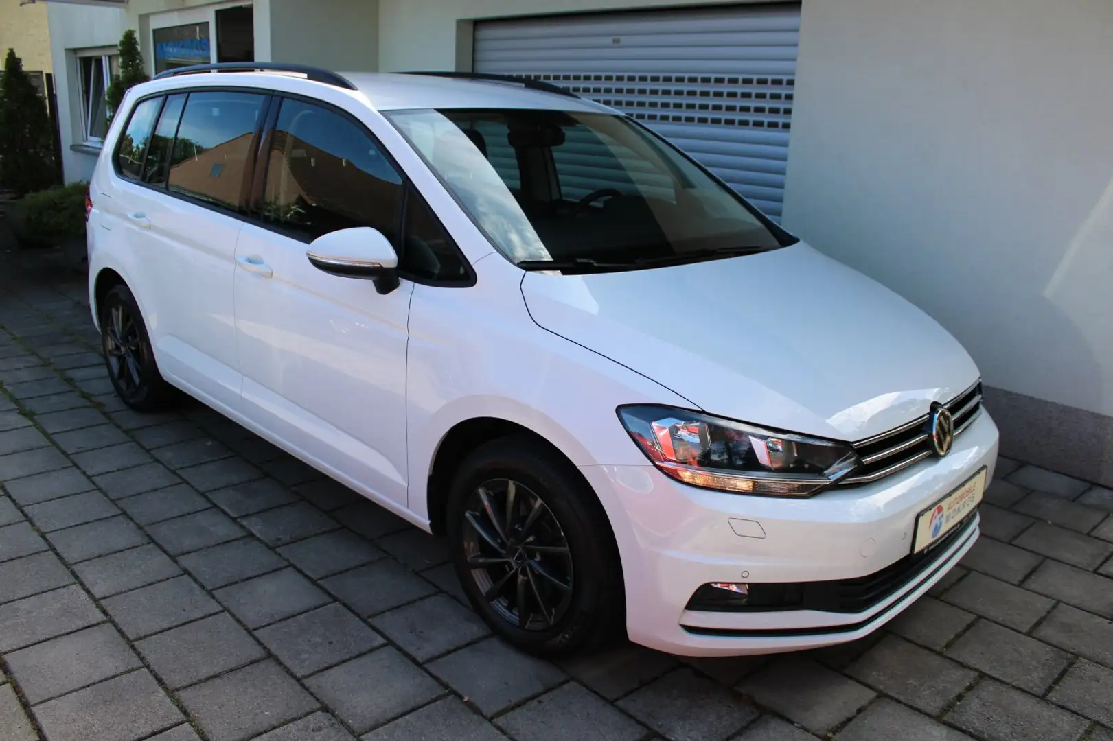 Volkswagen Touran 2.0 TDI SCR Comfortline Klimaautomatik ACC PDC Sit Weiß - 1