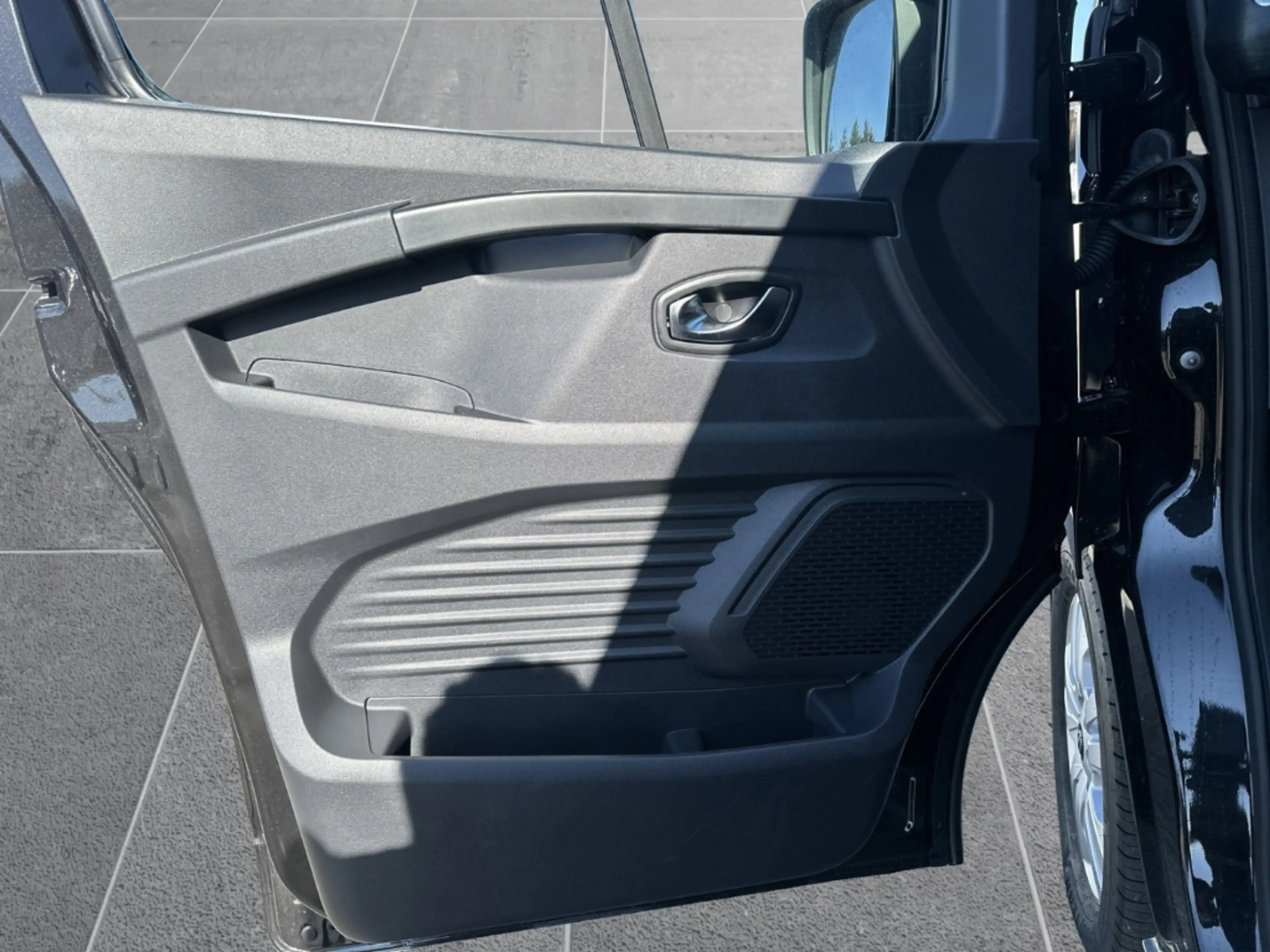 Nissan Primastar Kombi L1H1 2,8t Tekna Navi 360 Kamera LED ACC Appl — photo 9