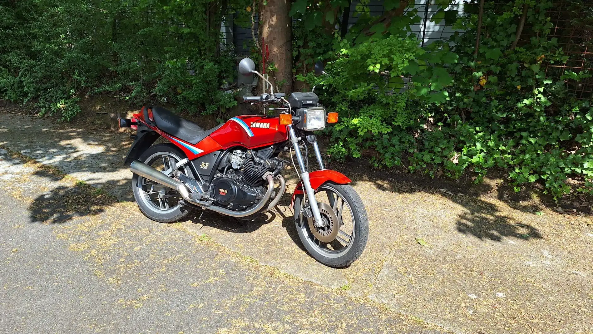 Yamaha XS 400 Rojo - 1