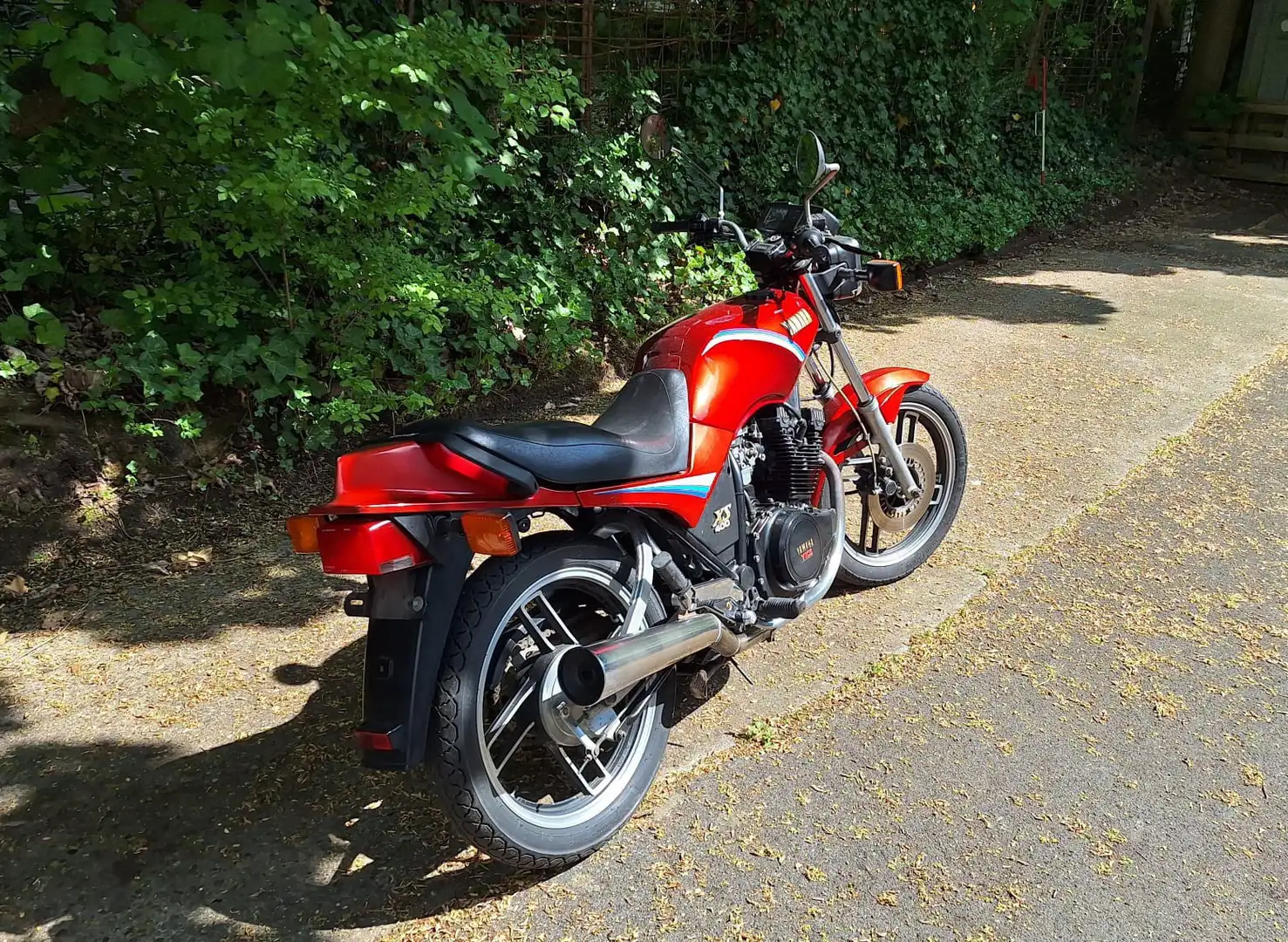 Yamaha XS 400 Rojo - 2