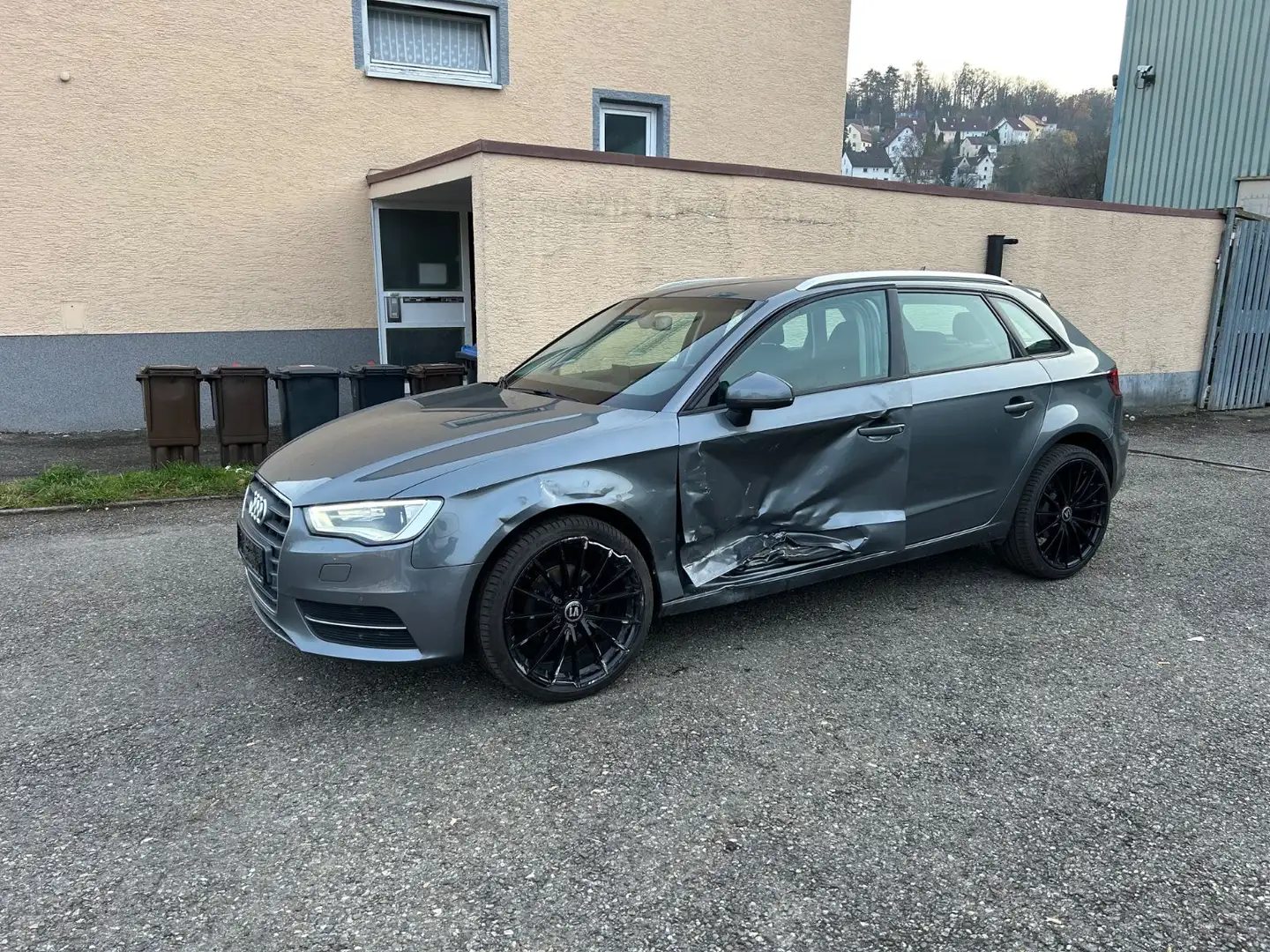 Audi A3 1,6 TDI Sportback attraction Grau - 2