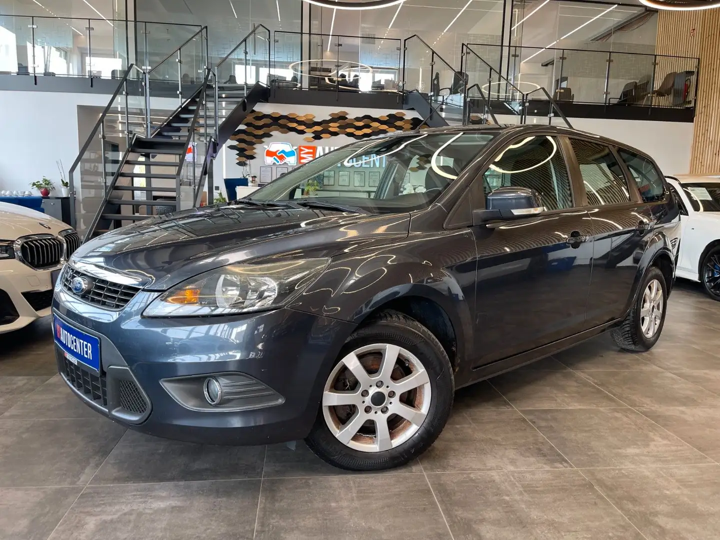 Ford Focus Turnier Titanium *TÜV NEU*Klima* Grau - 2
