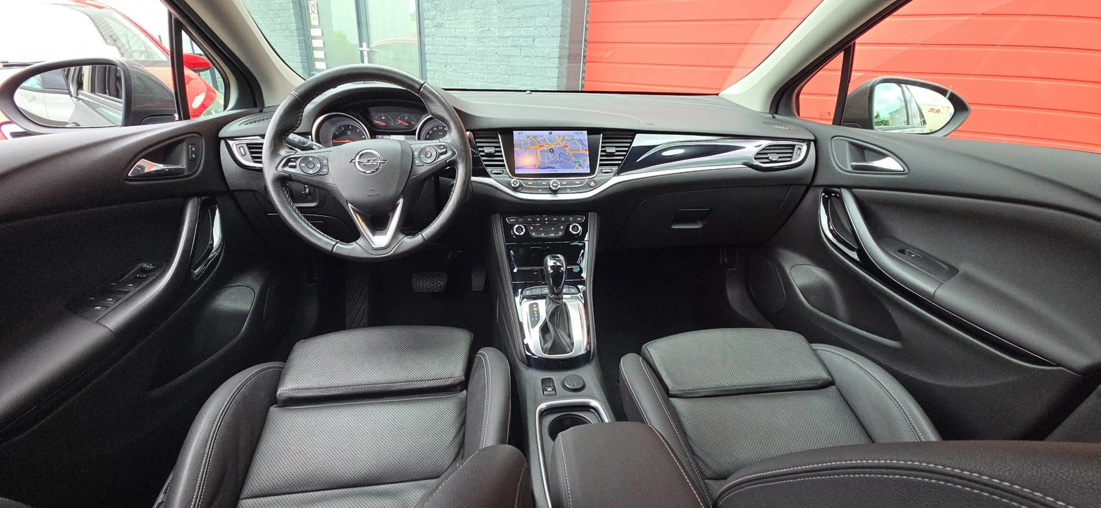 Opel Astra Sports Tourer 1.6 Turbo Ultimate — photo 18