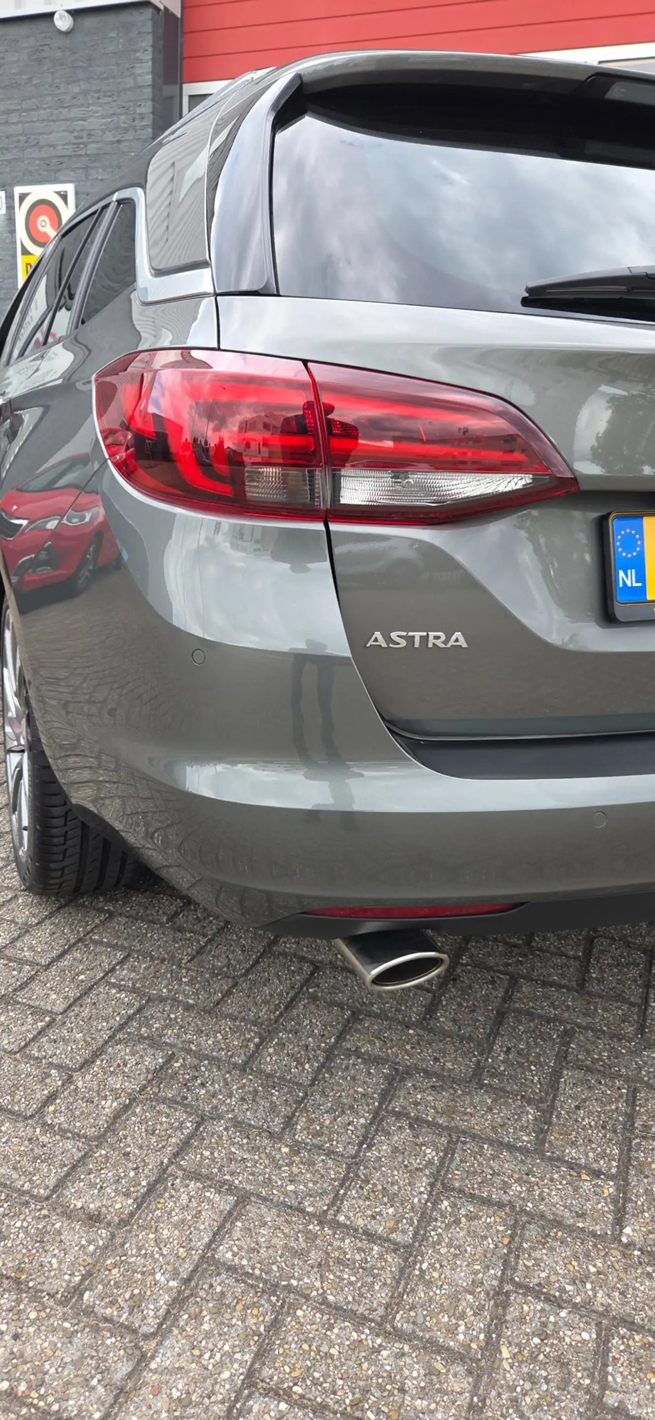Opel Astra Sports Tourer 1.6 Turbo Ultimate — photo 9