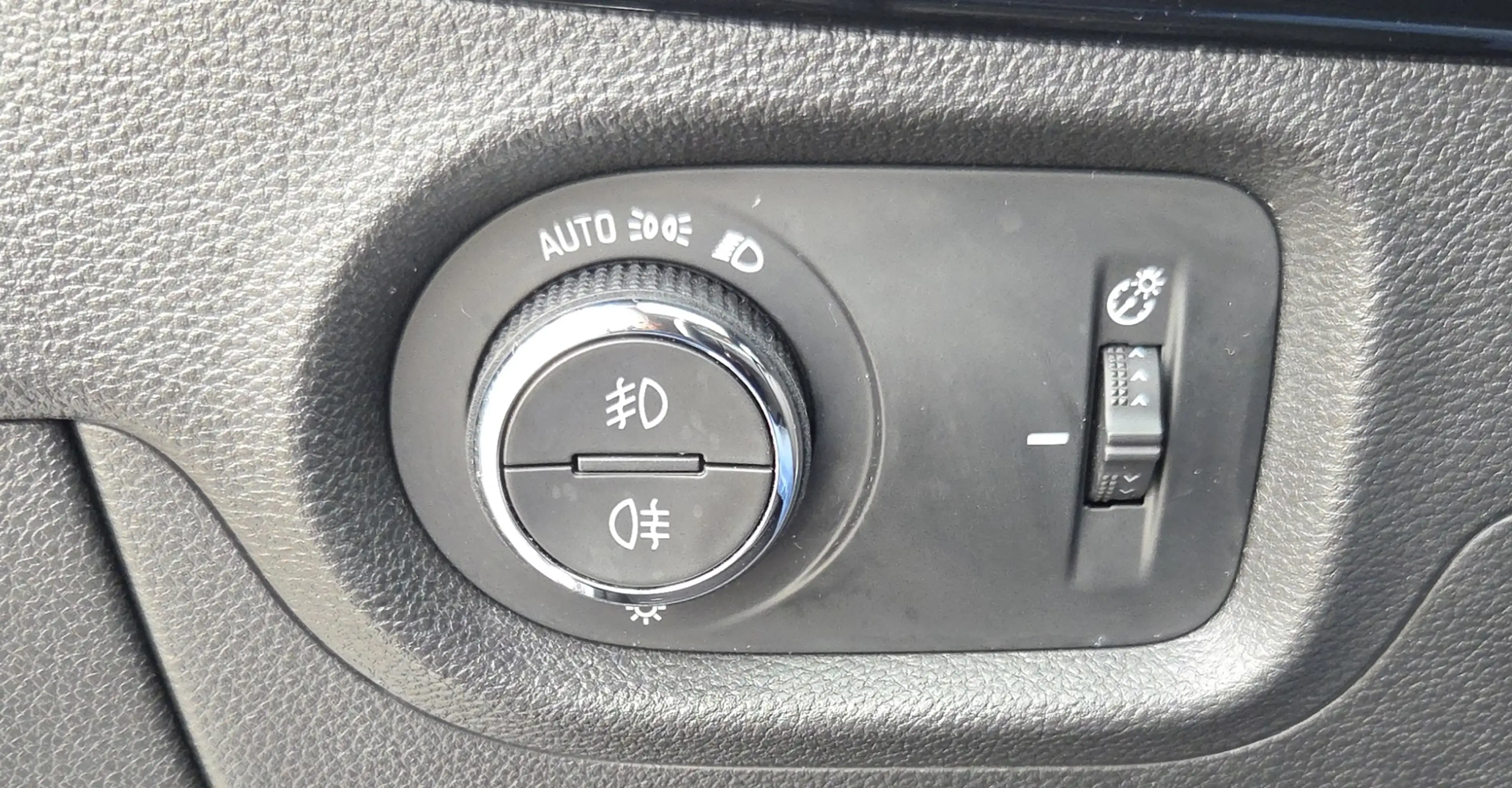 Opel Astra Sports Tourer 1.6 Turbo Ultimate — photo 35