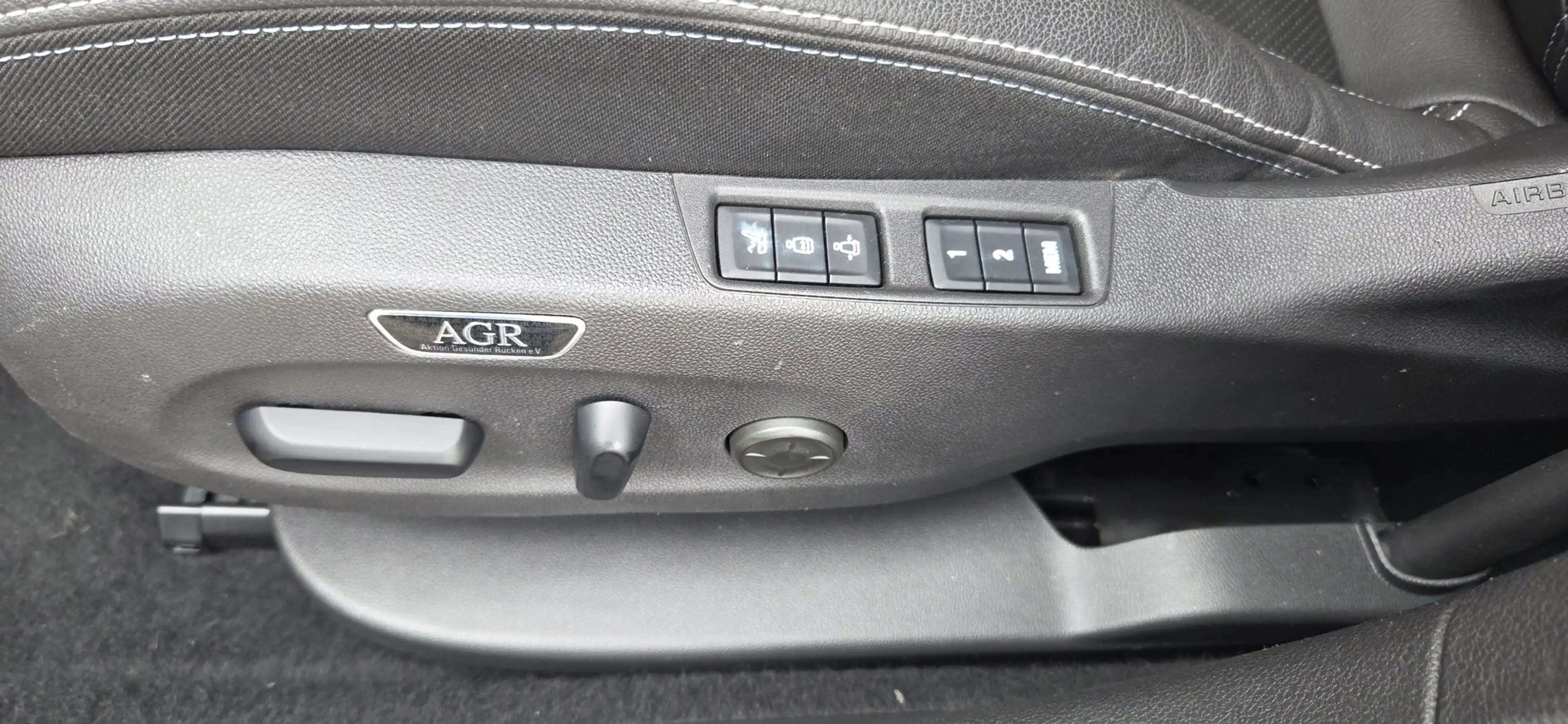 Opel Astra Sports Tourer 1.6 Turbo Ultimate — photo 13