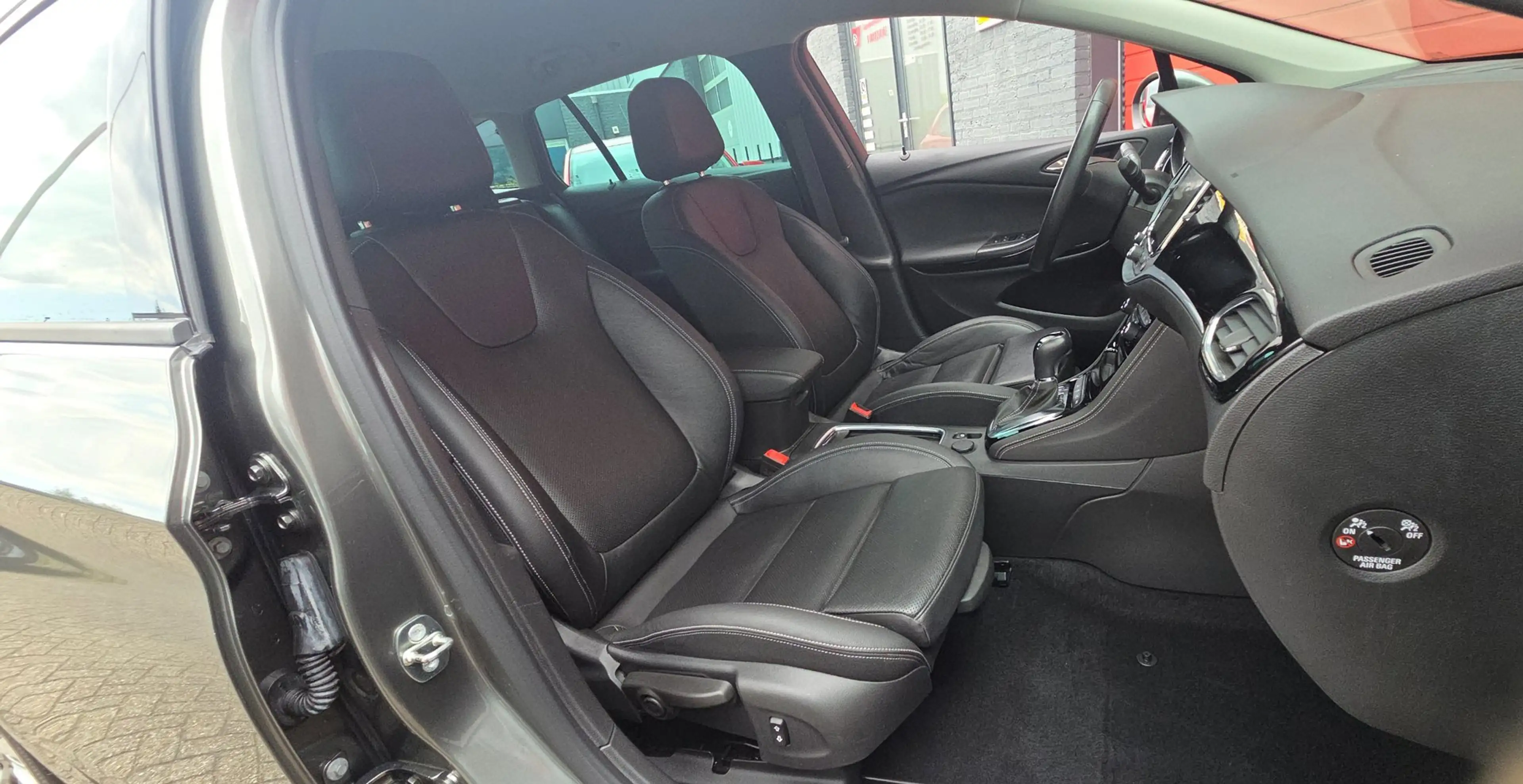 Opel Astra Sports Tourer 1.6 Turbo Ultimate — photo 15