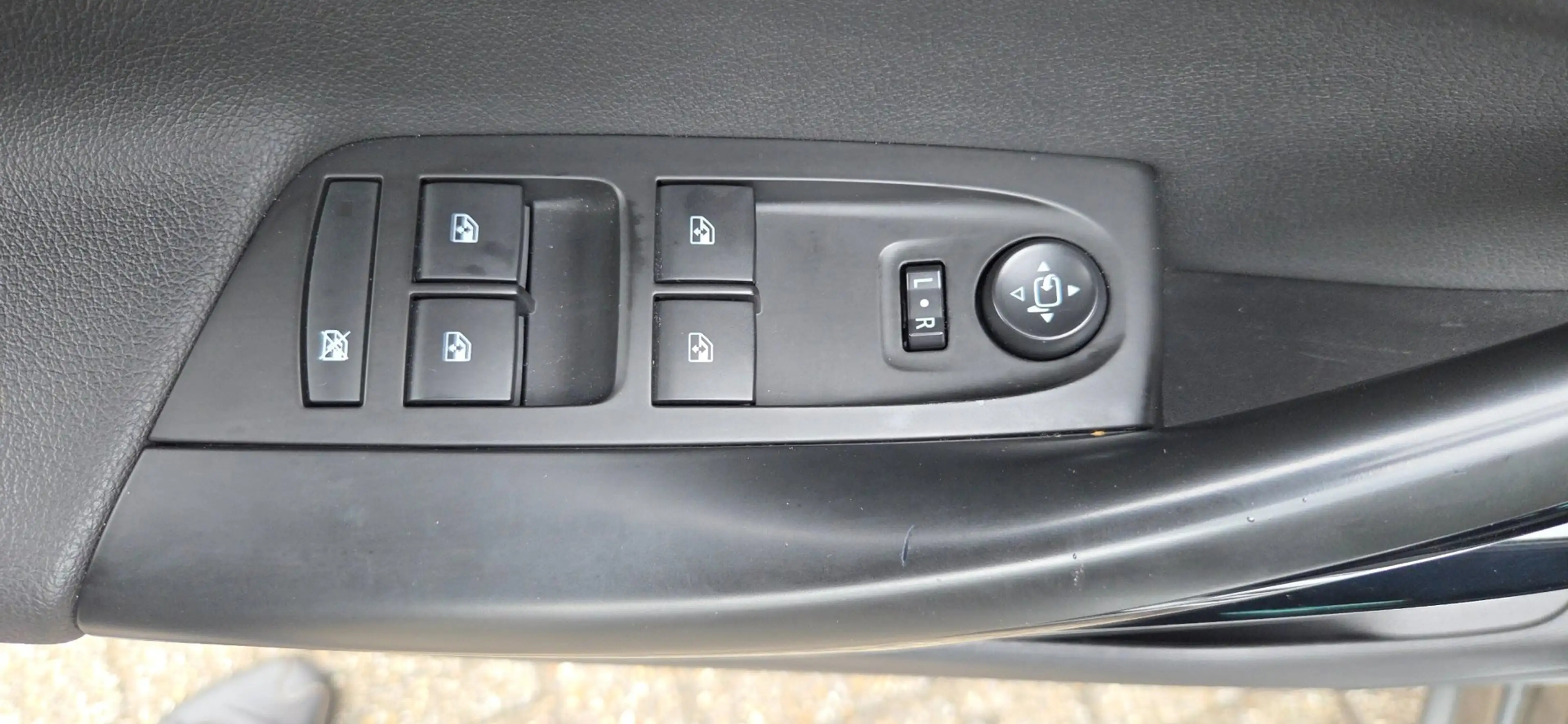 Opel Astra Sports Tourer 1.6 Turbo Ultimate — photo 33
