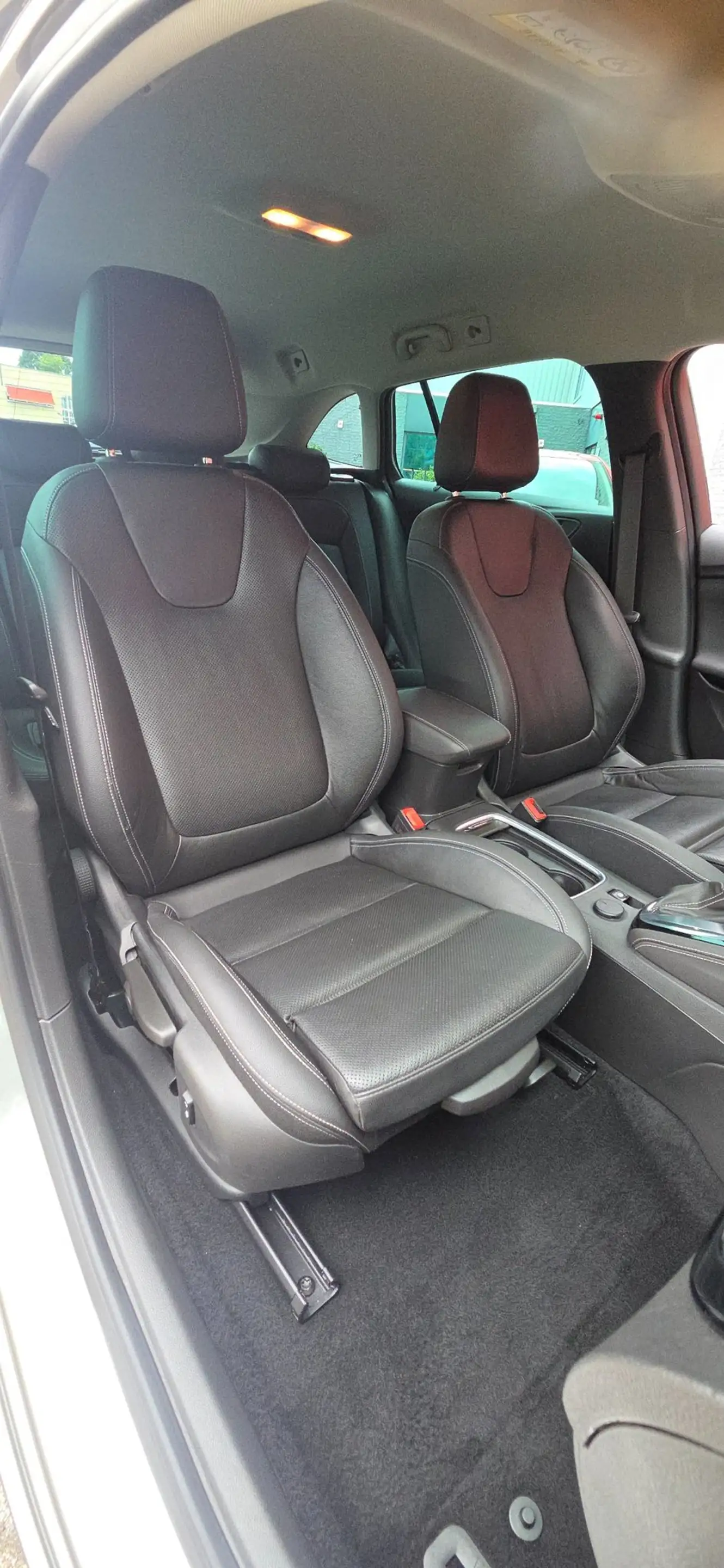 Opel Astra Sports Tourer 1.6 Turbo Ultimate — photo 16