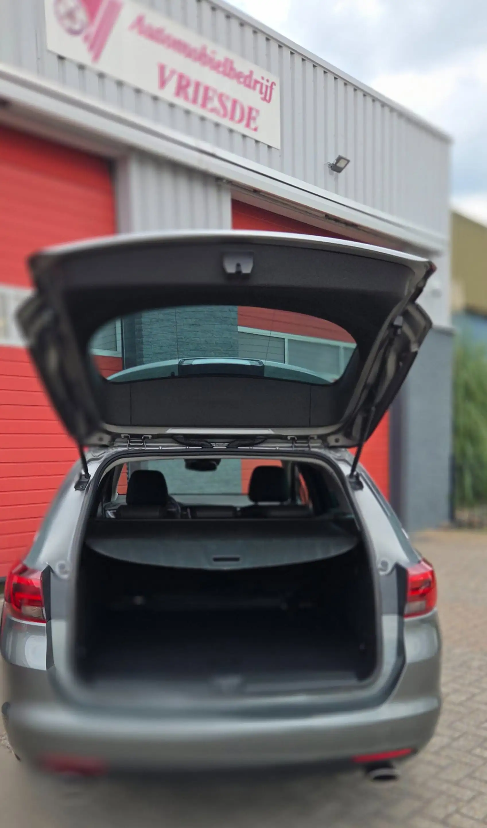 Opel Astra Sports Tourer 1.6 Turbo Ultimate — photo 8