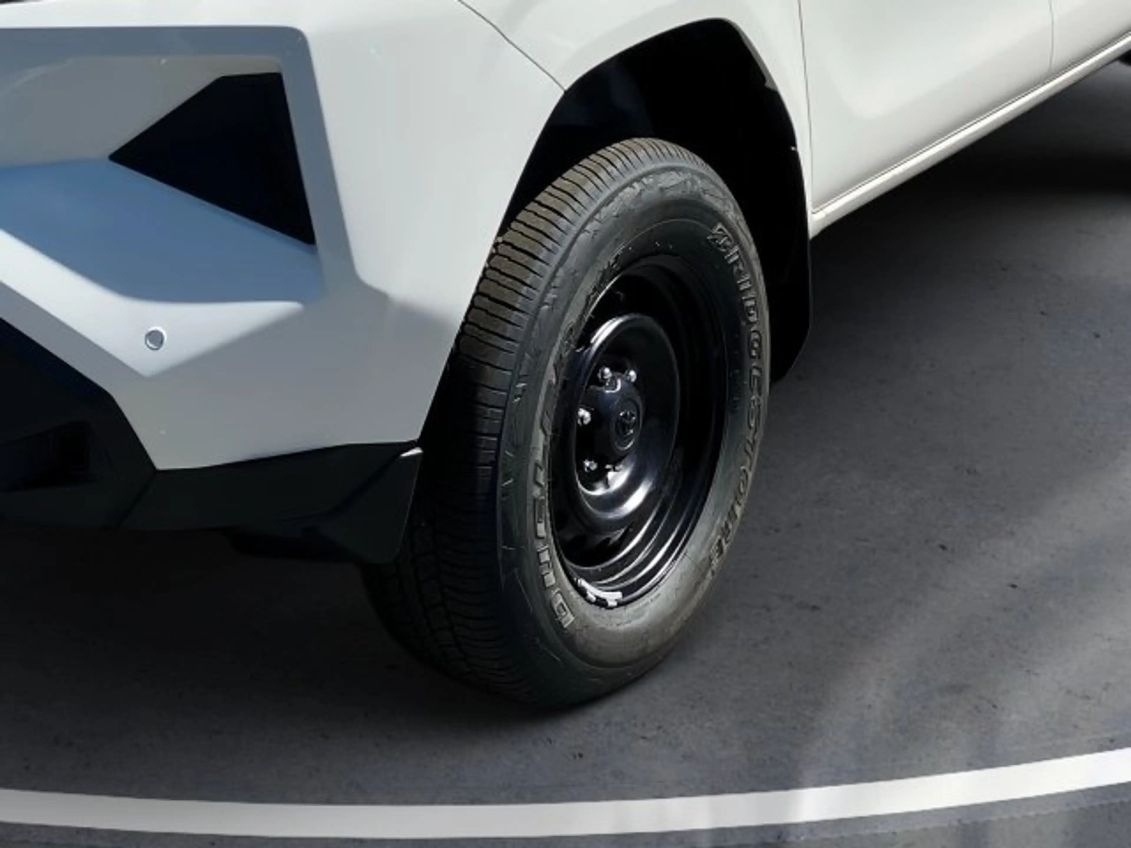 Toyota Hilux Double Cab Duty 2,8L Diesel Mild Hybrid 6-St — photo 8